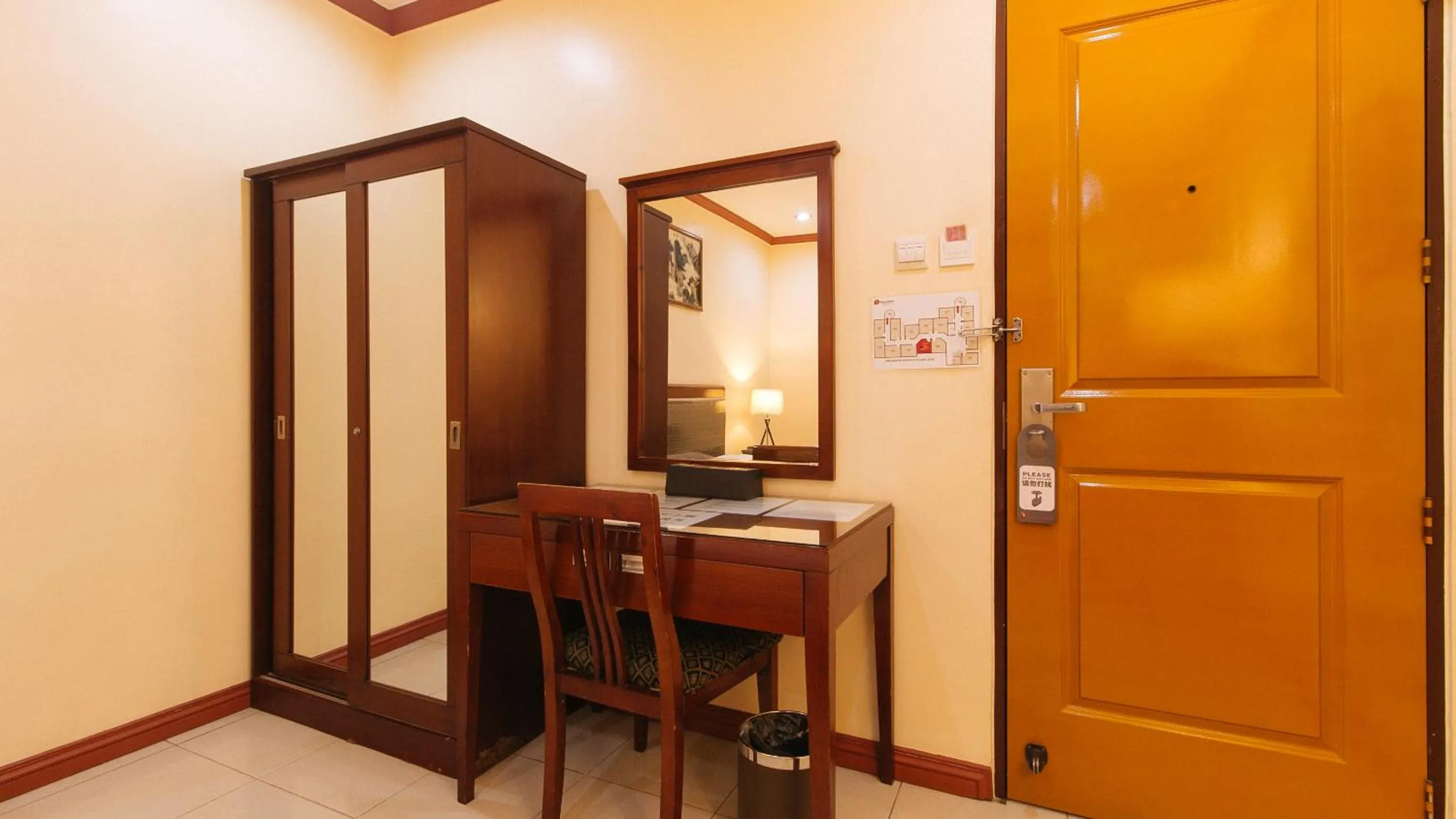 Seating area in Peace Hotel by RedDoorz