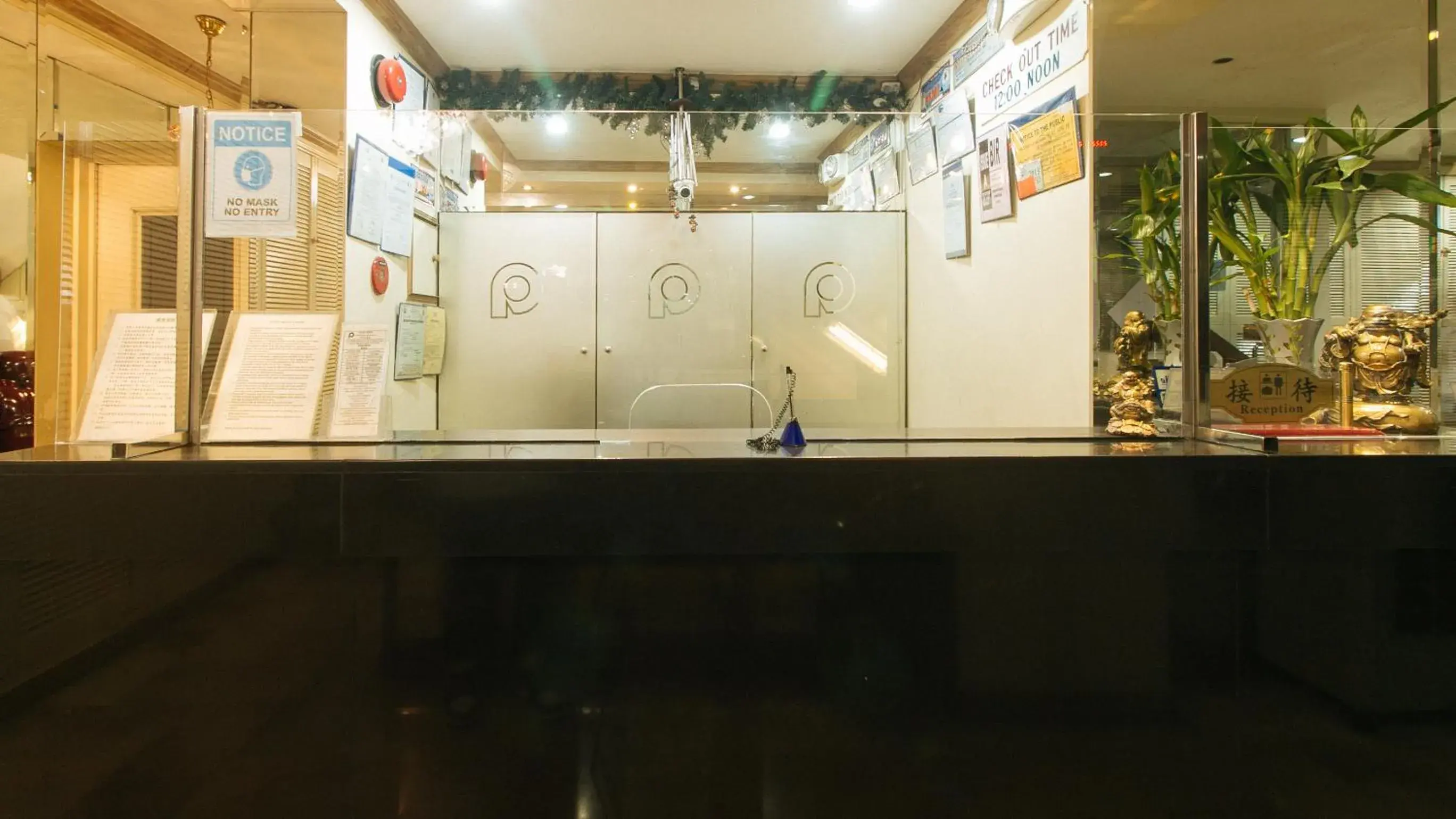 Lobby or reception in Peace Hotel by RedDoorz Lobby or reception in Peace Hotel by RedDoorz