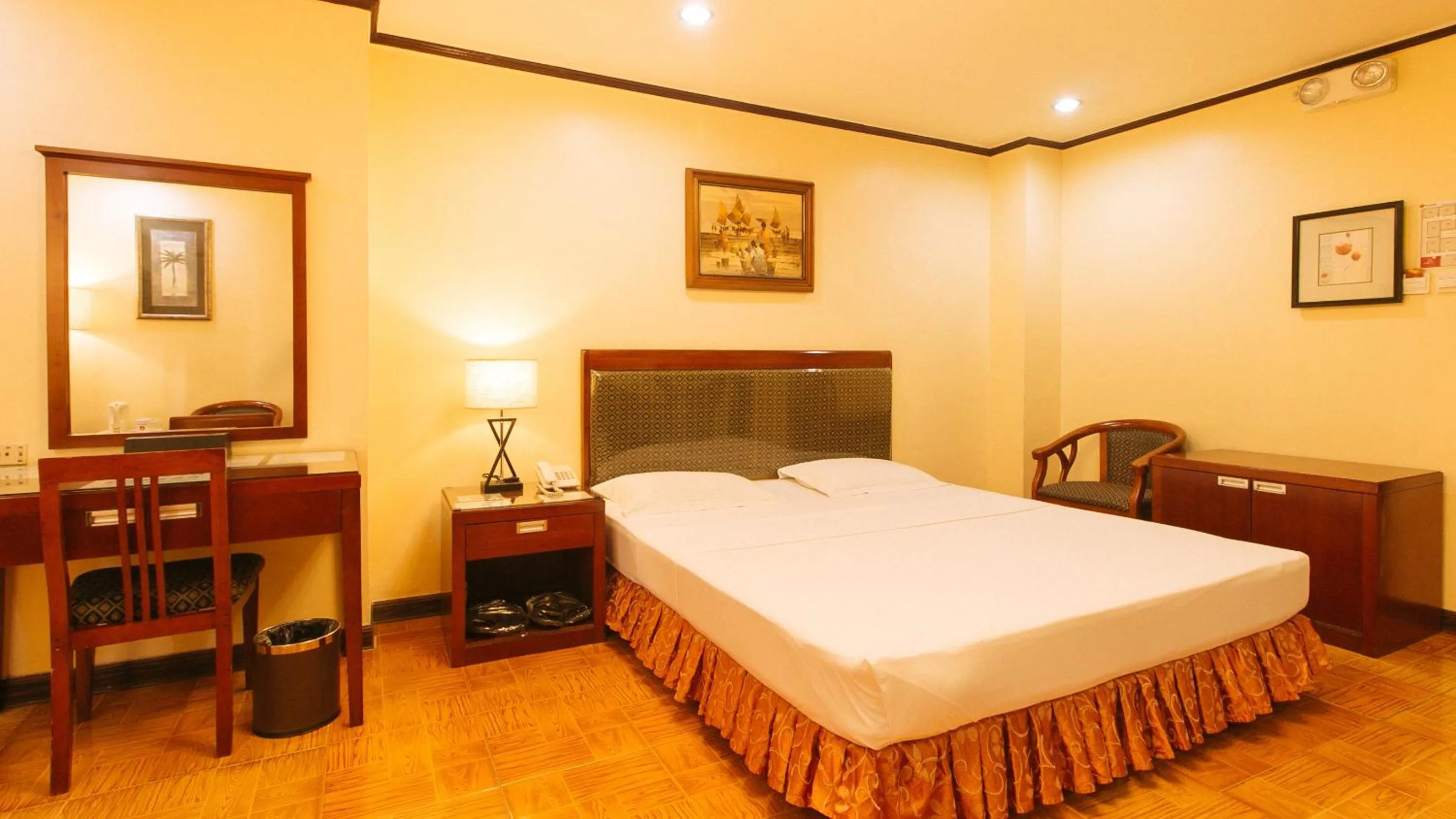 Photo of the whole room, Bed in Peace Hotel by RedDoorz