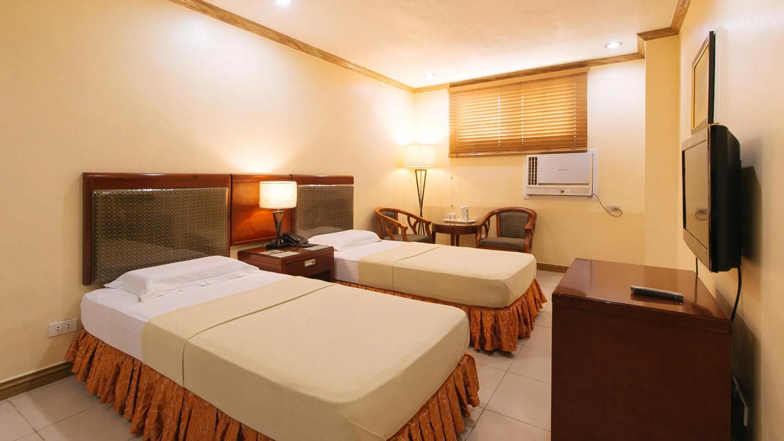 Bed in Peace Hotel by RedDoorz