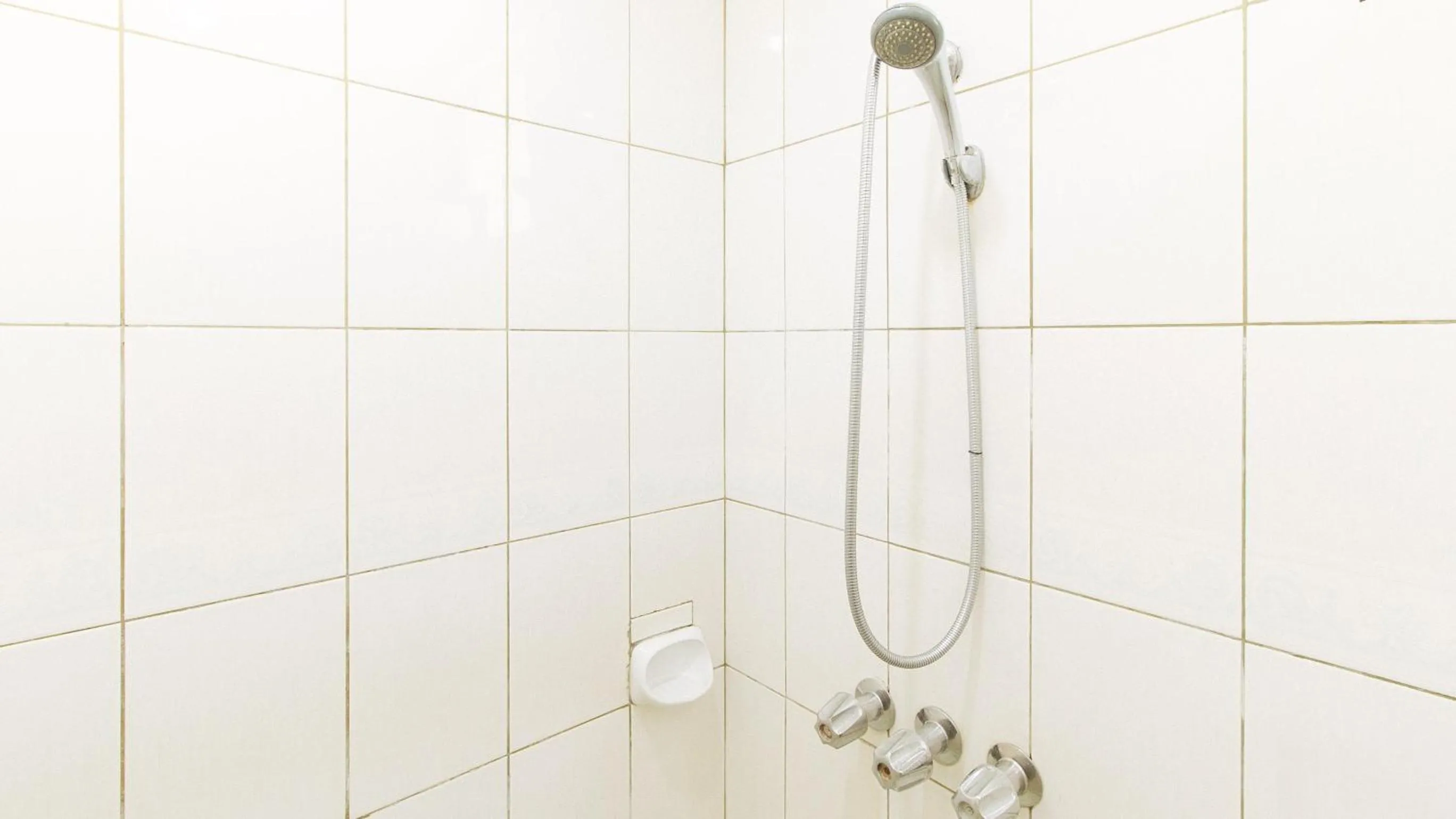 Shower in Peace Hotel by RedDoorz