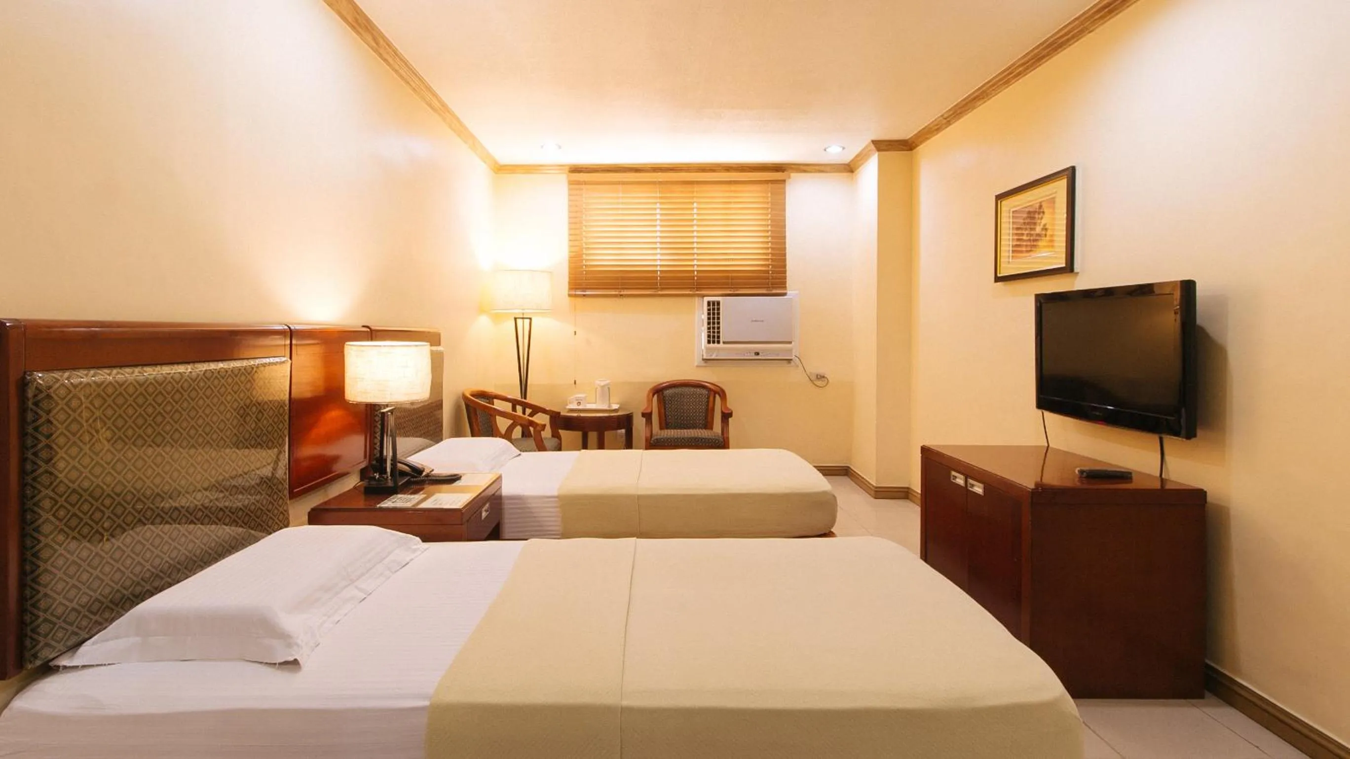 Photo of the whole room, Bed in Peace Hotel by RedDoorz