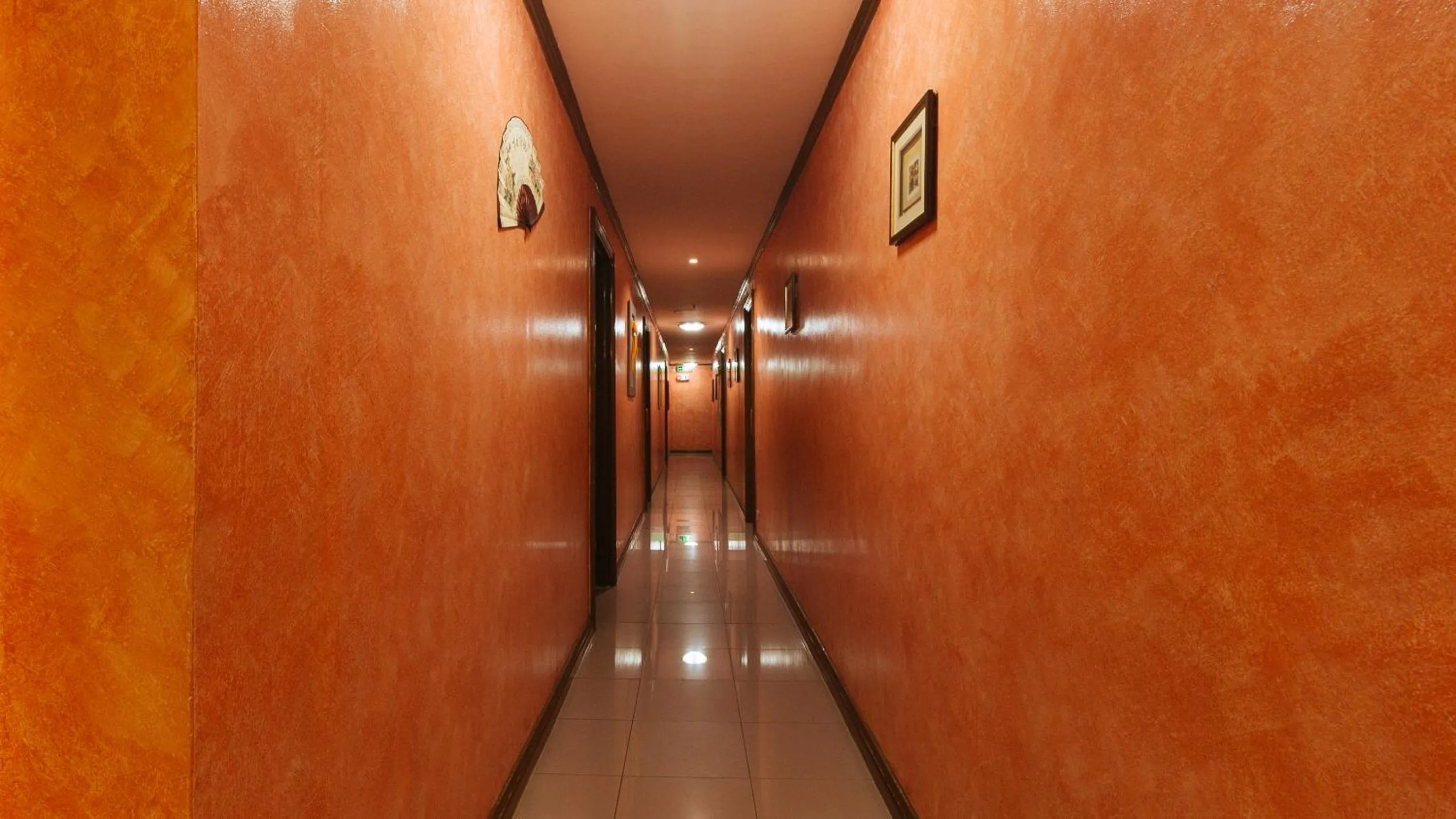 Area and facilities in Peace Hotel by RedDoorz