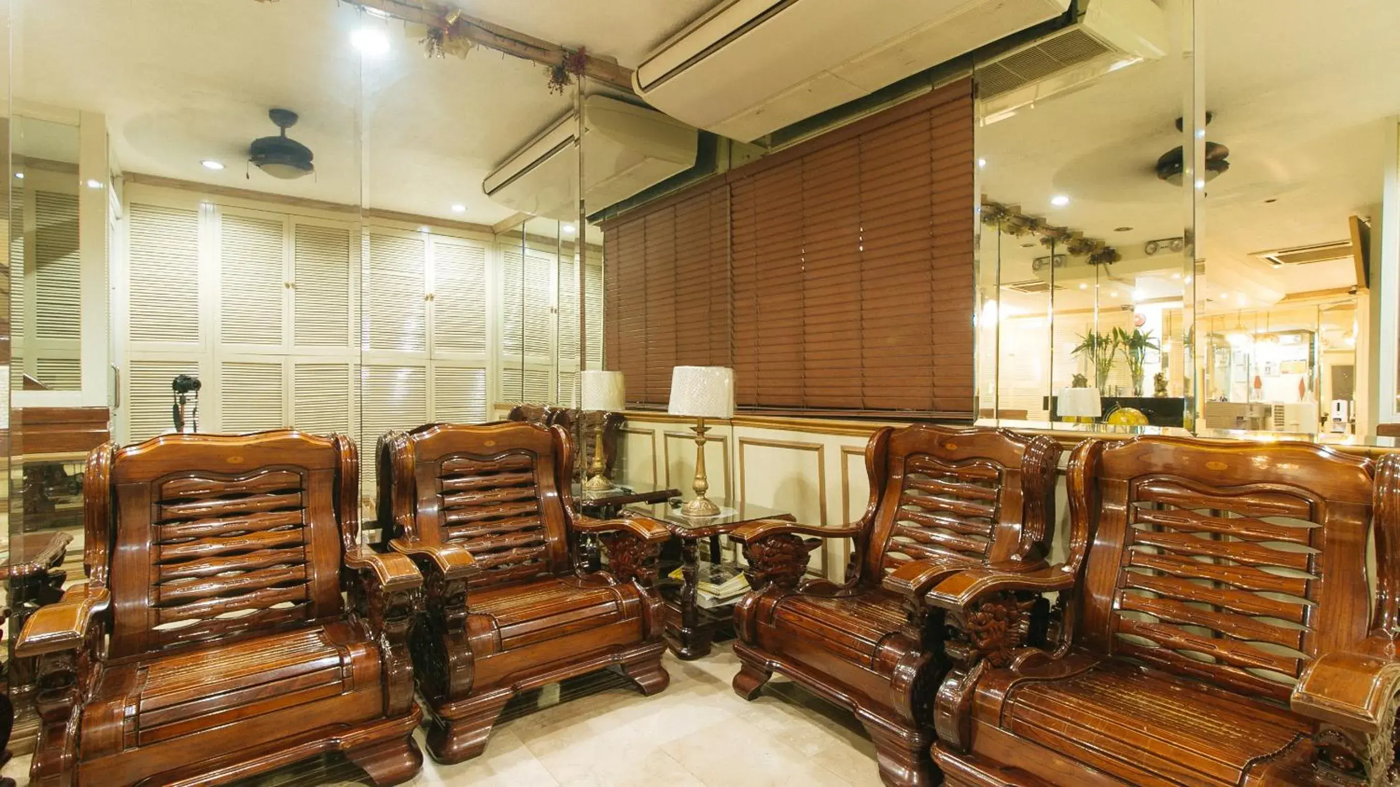 Lobby or reception in Peace Hotel by RedDoorz Lobby or reception in Peace Hotel by RedDoorz