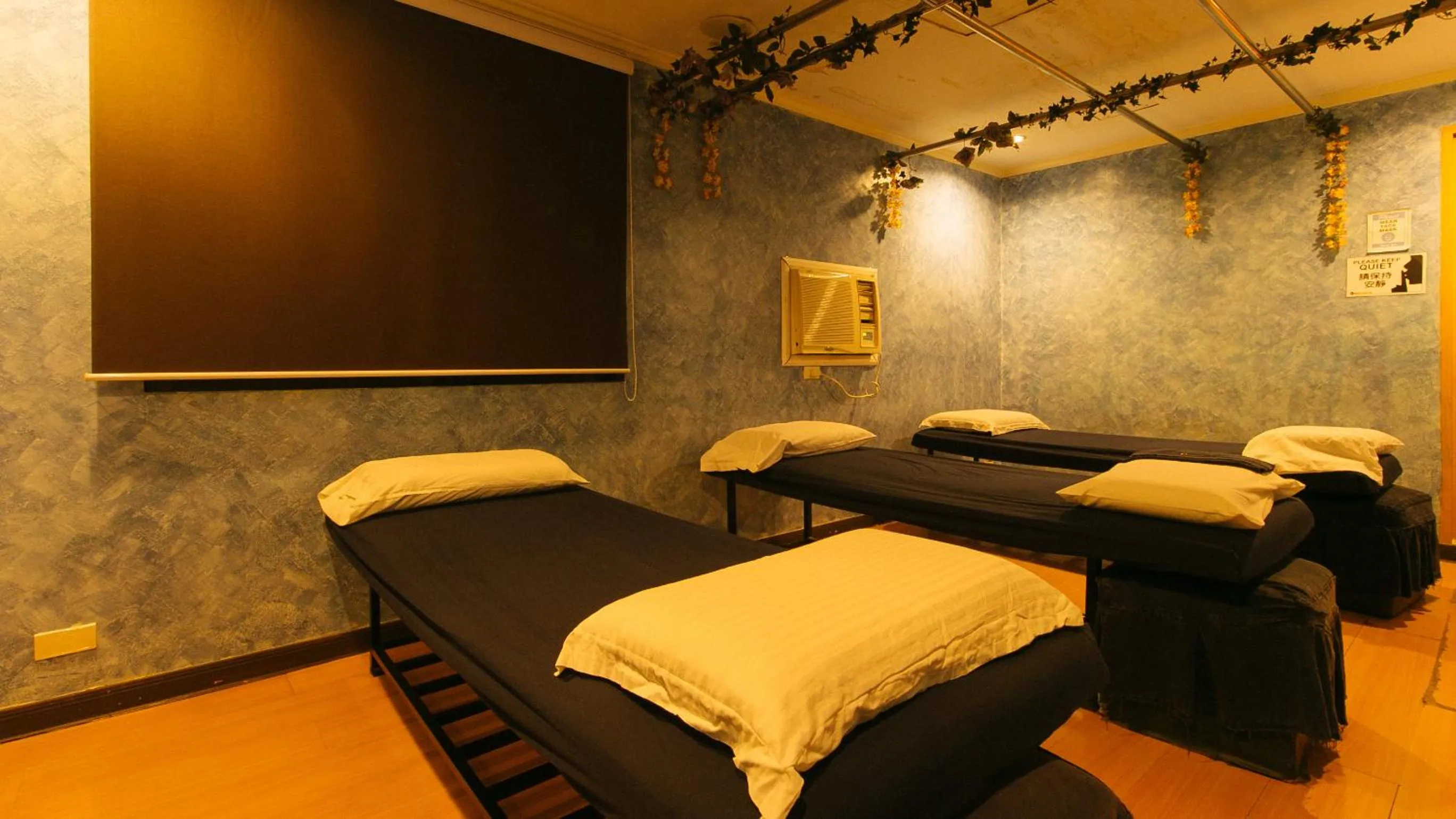 Spa and wellness centre/facilities in Peace Hotel by RedDoorz