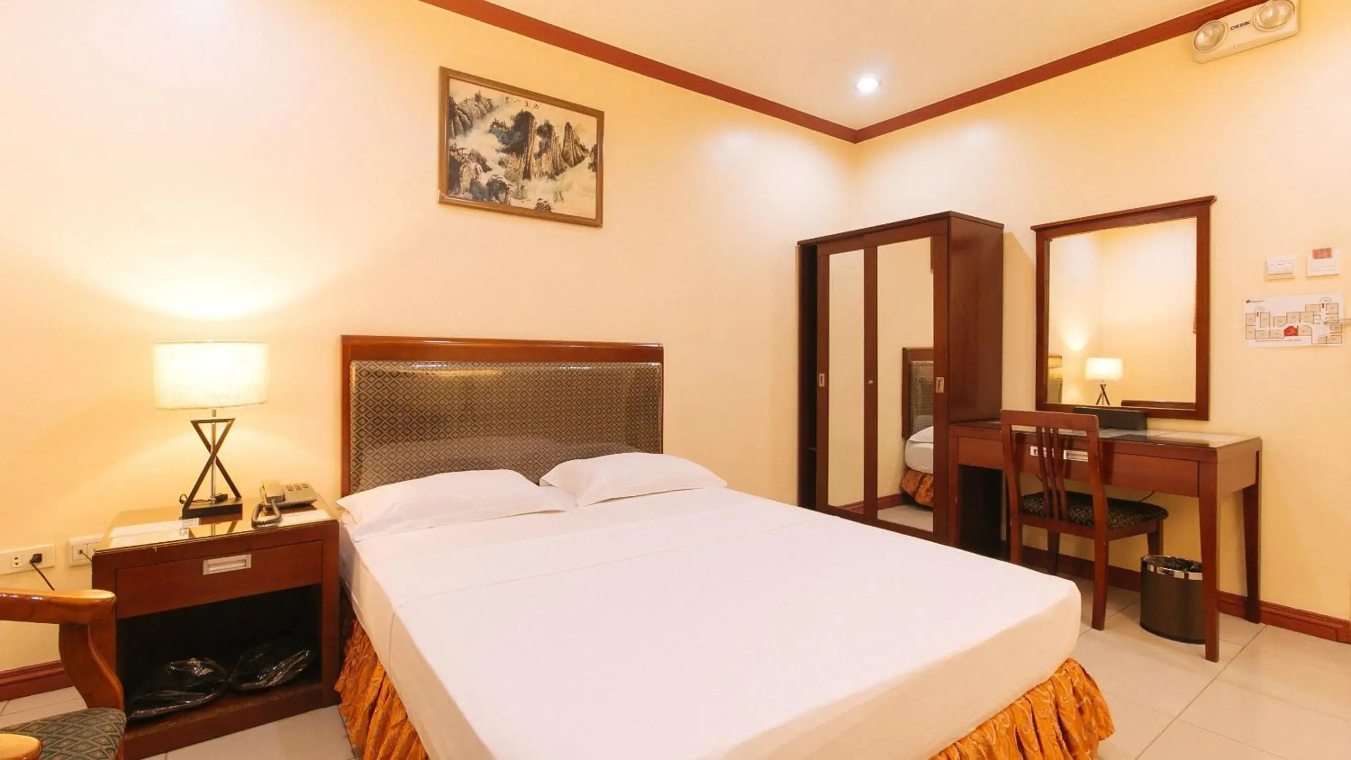 Photo of the whole room, Bed in Peace Hotel by RedDoorz Photo of the whole room, Bed in Peace Hotel by RedDoorz