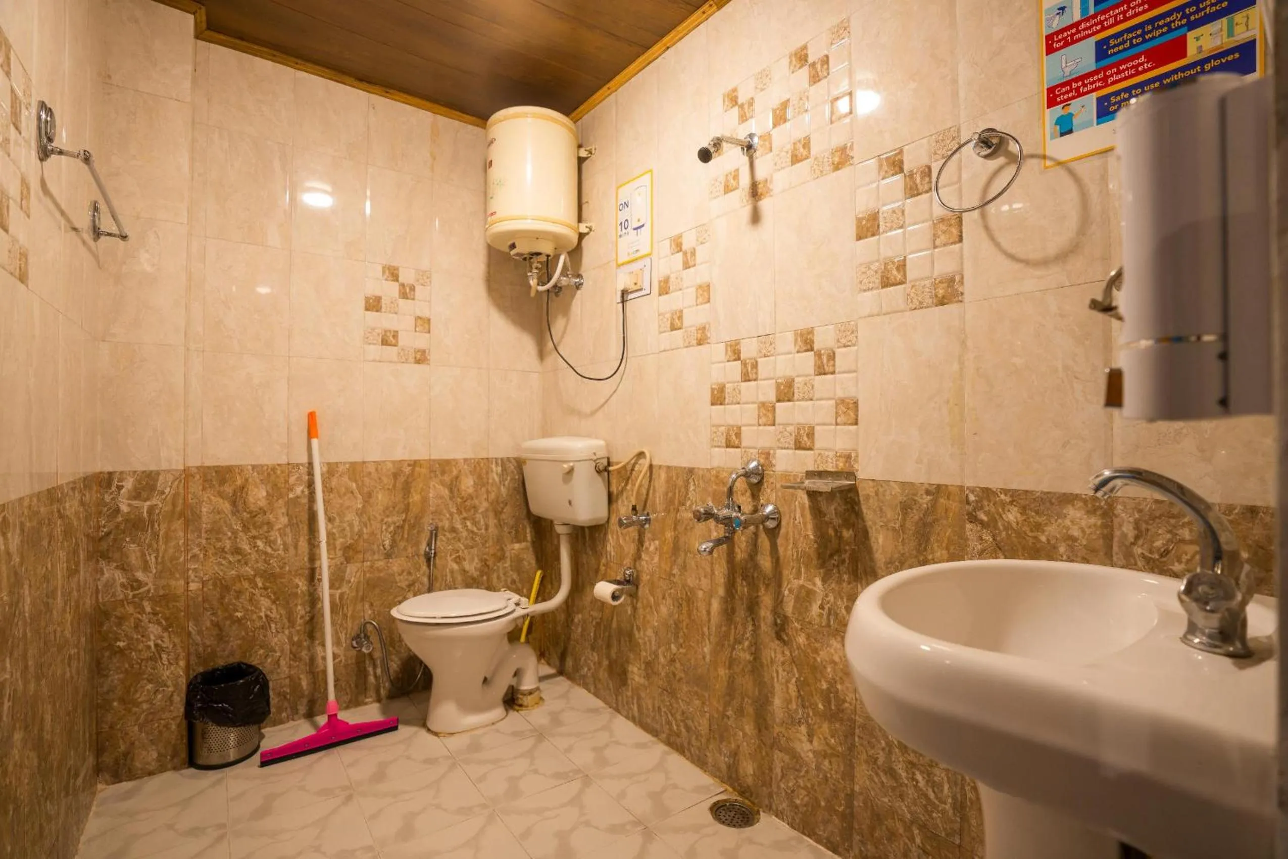 Bathroom in goSTOPS Kasol