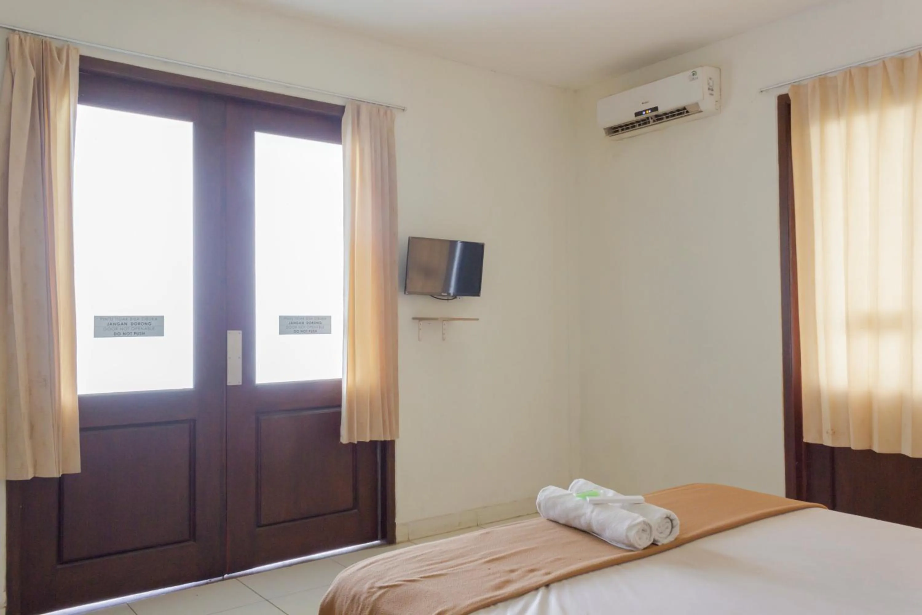 Bedroom, Bed in Wisma Amandari