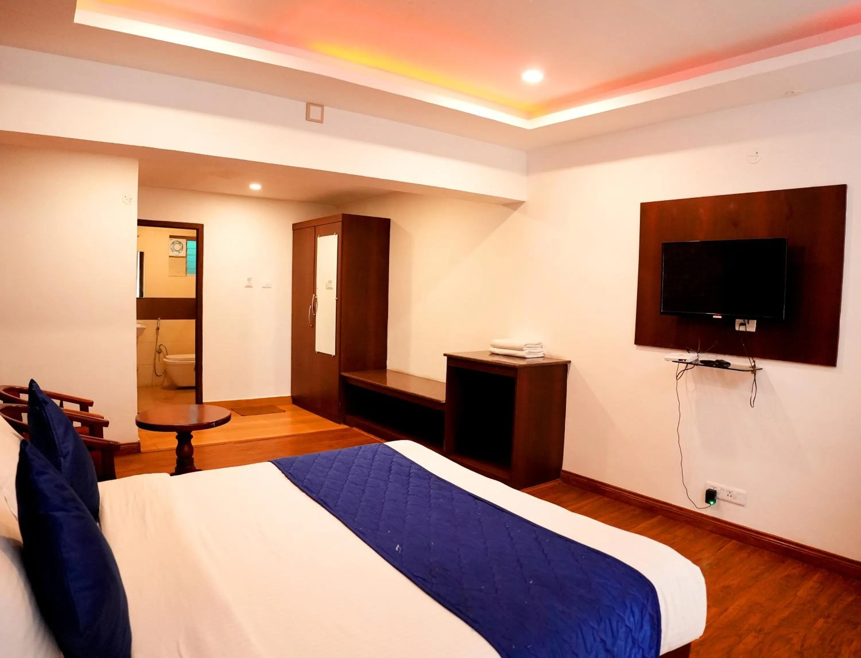 Photo of the whole room, Bed in Vista Suites Doddabetta Ooty By Bestinn Leisure