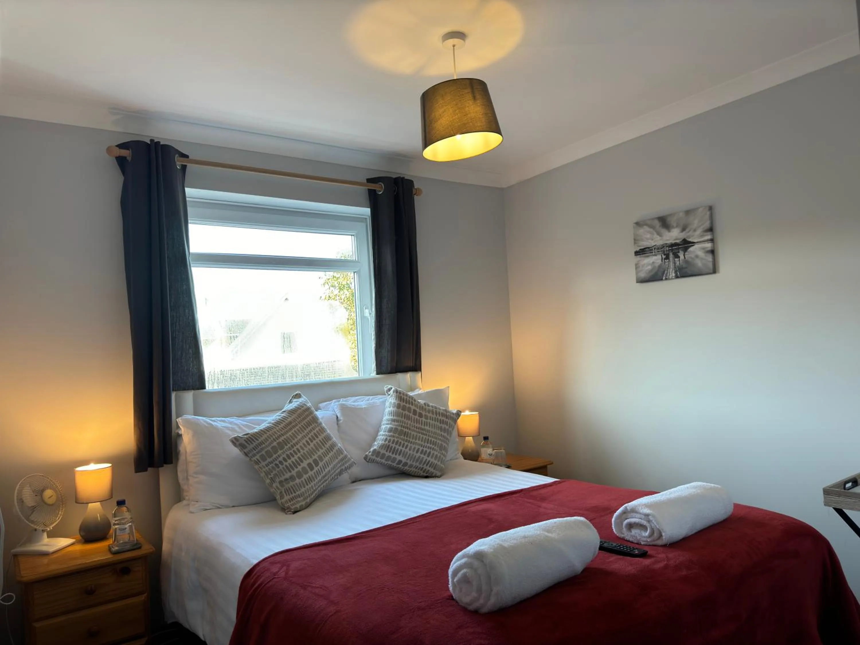 Bedroom, Bed in The Carpenters Arms Rooms in Broadway, Laugharne