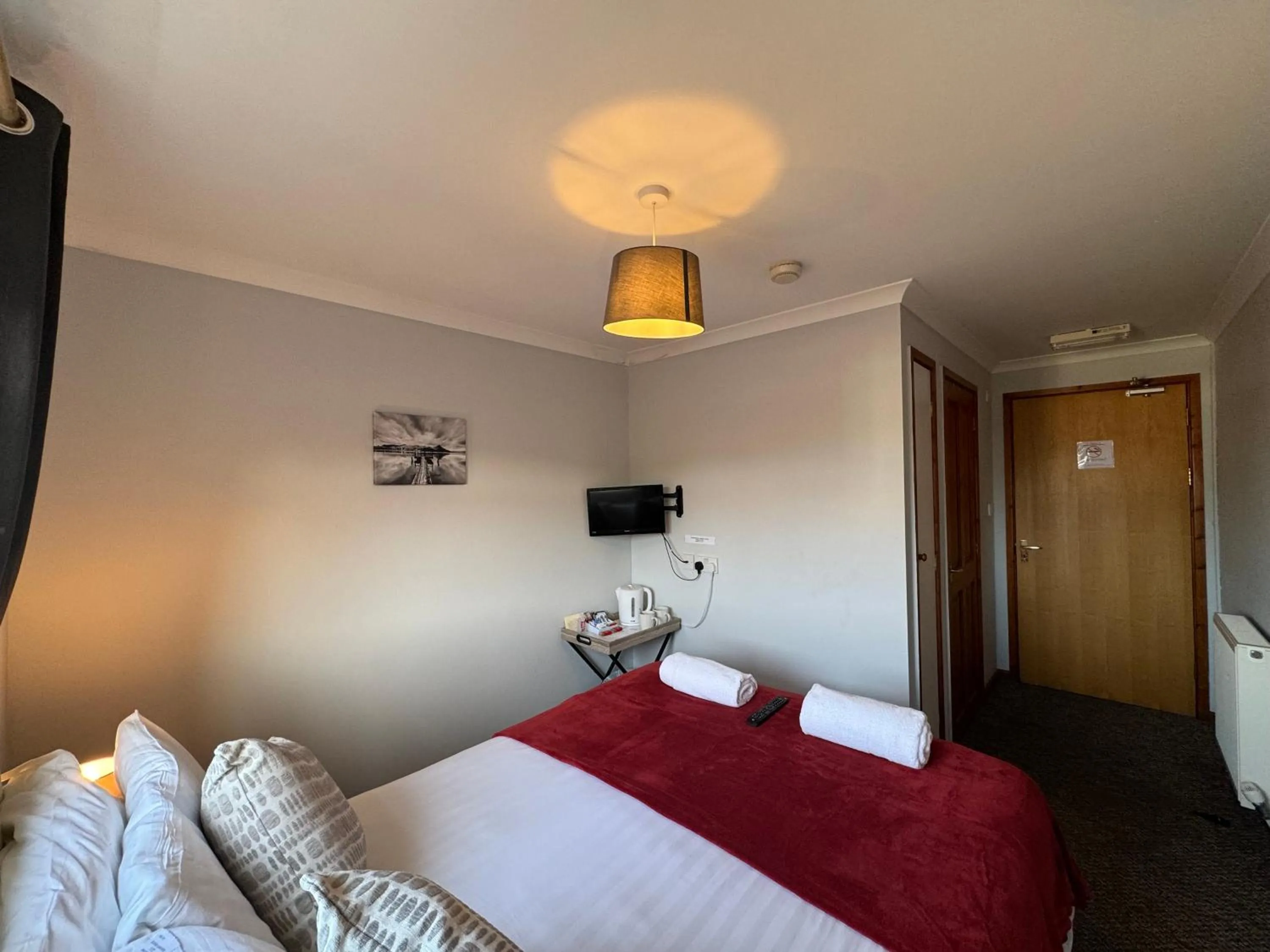 Bedroom, Bed in The Carpenters Arms Rooms in Broadway, Laugharne