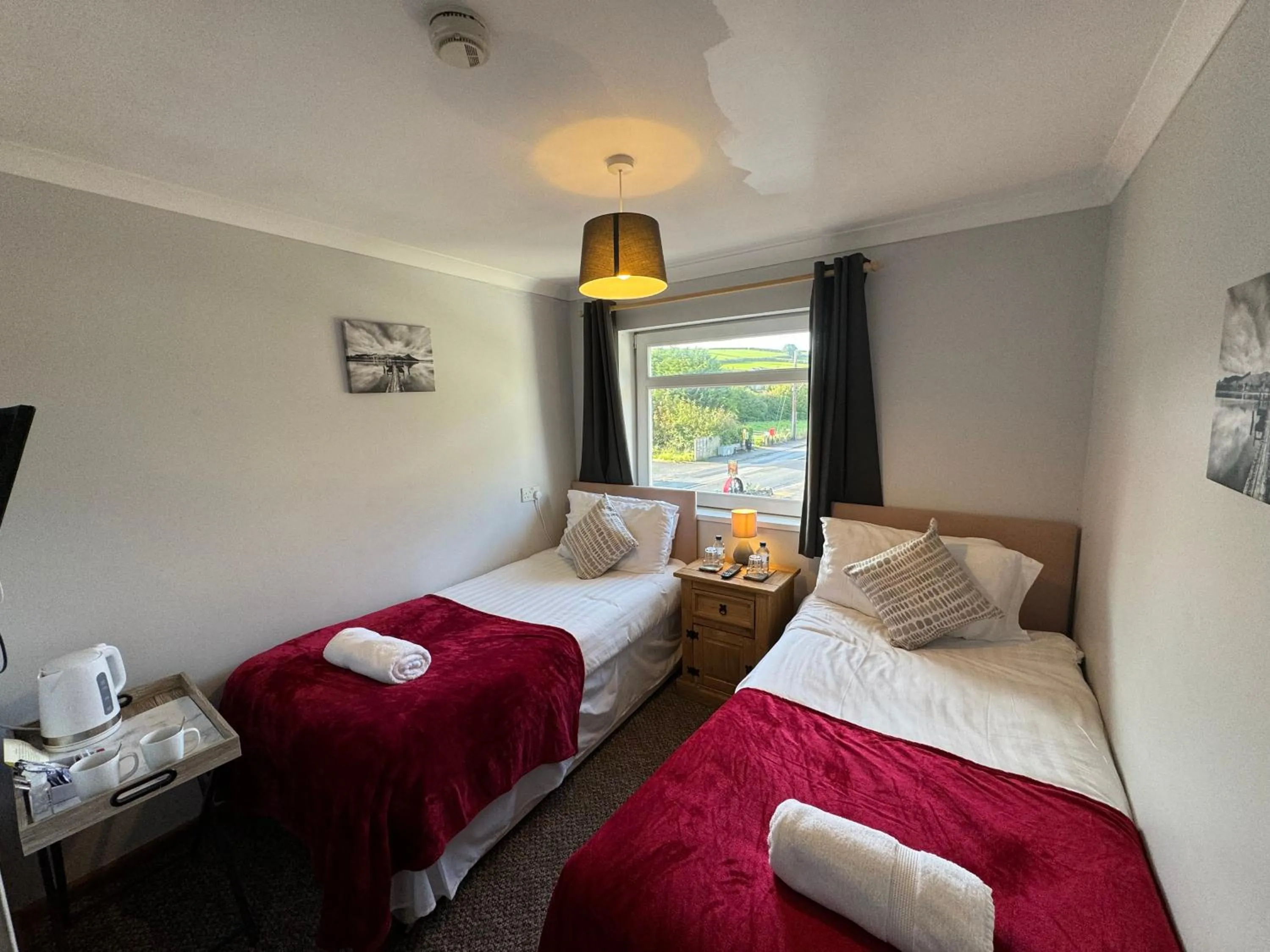 Bedroom, Bed in The Carpenters Arms Rooms in Broadway, Laugharne