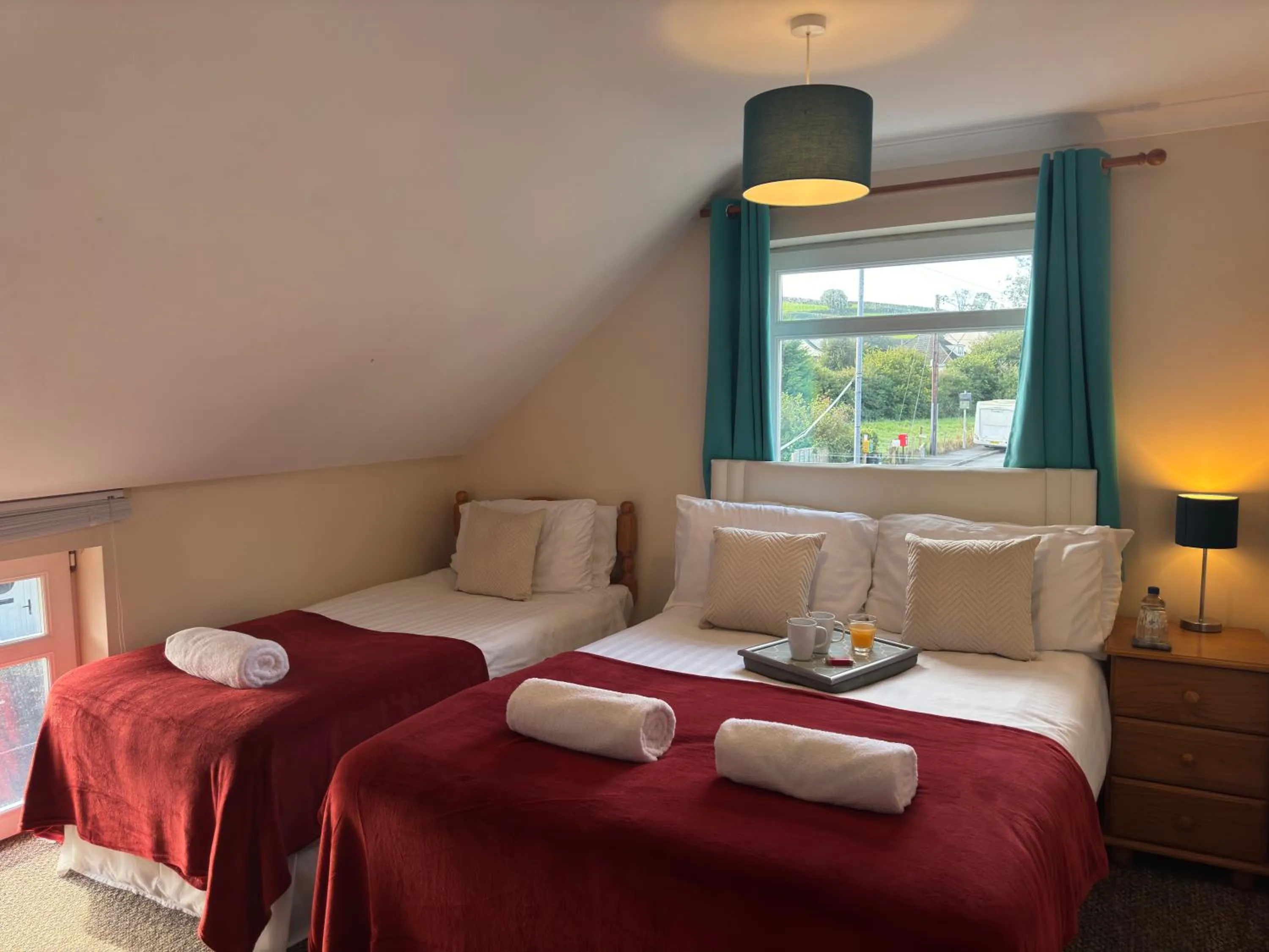 Bedroom, Bed in The Carpenters Arms Rooms in Broadway, Laugharne