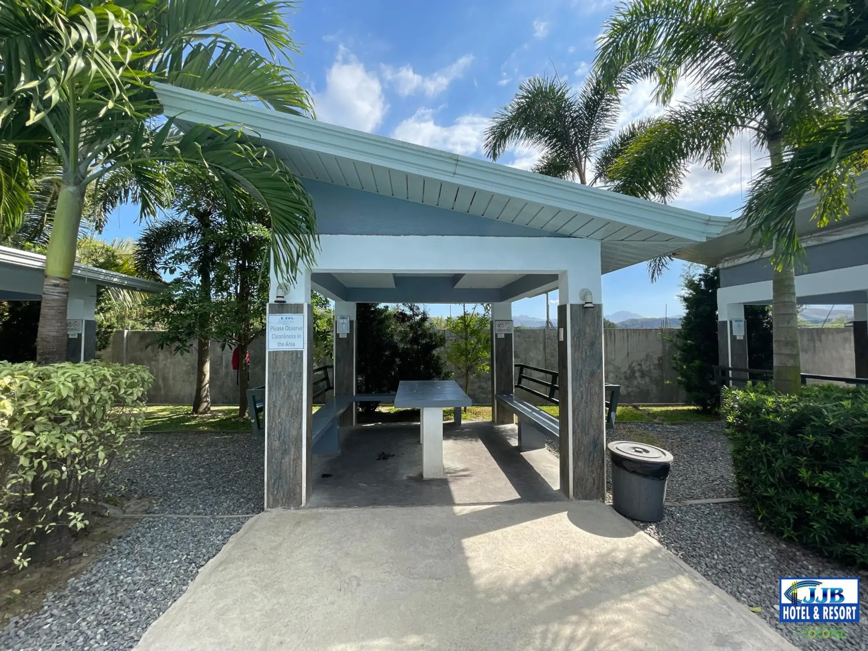 Seating area in JJB Aquafarm Resort by Cocotel Seating area in JJB Aquafarm Resort by Cocotel