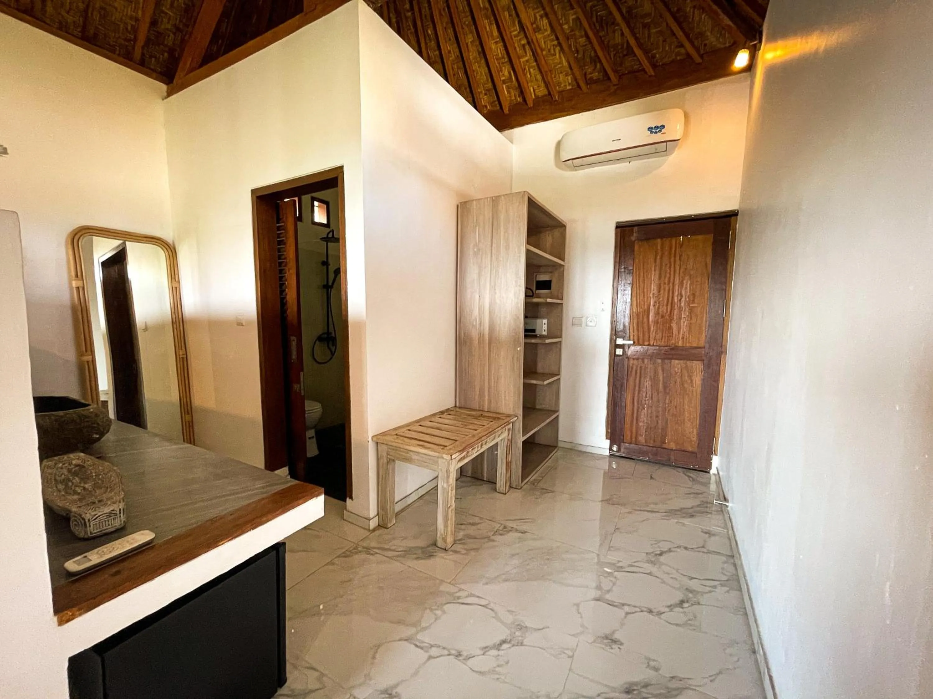 Photo of the whole room, Bed in The Endless Summer Resort