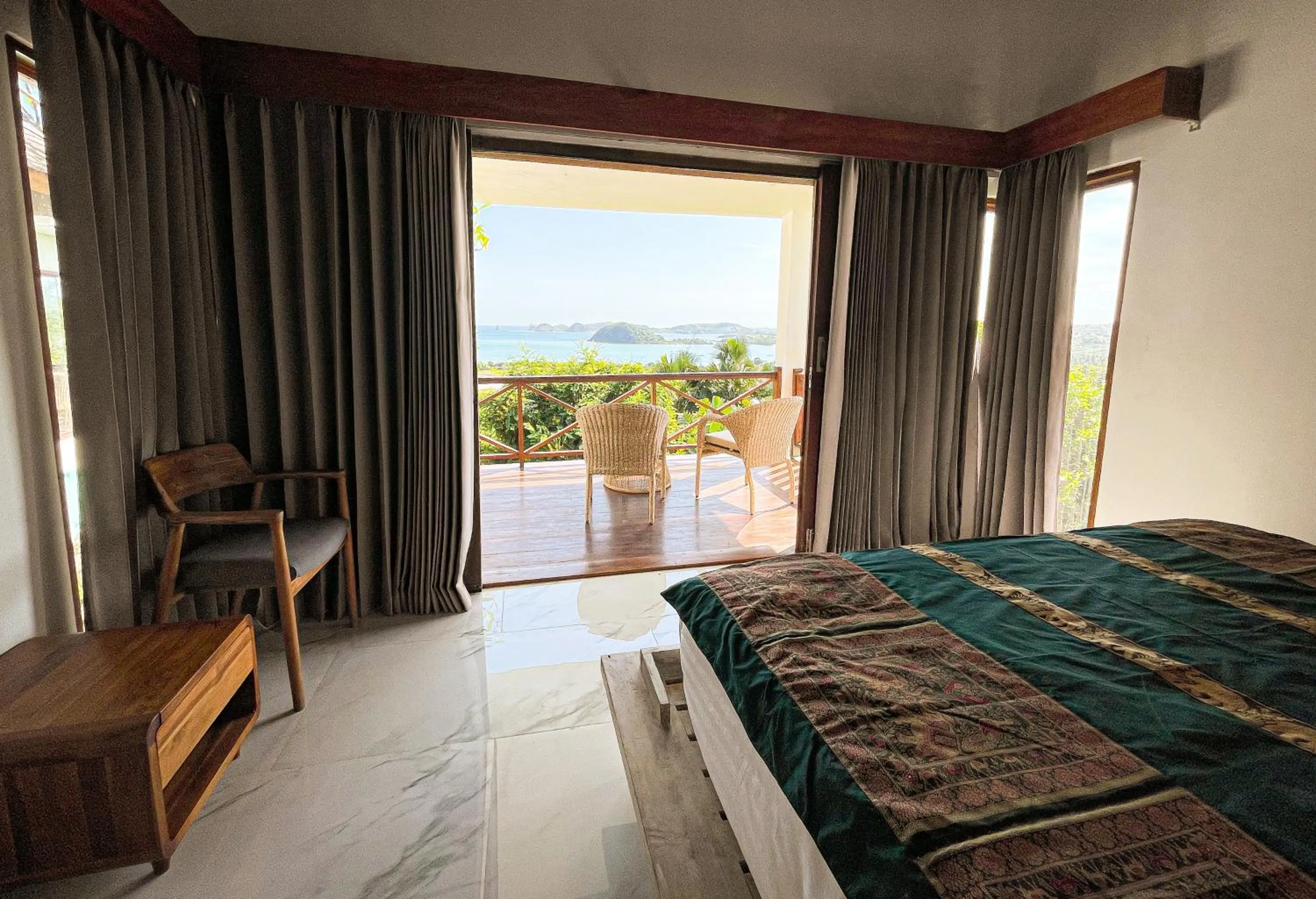 Photo of the whole room, Bed in The Endless Summer Resort