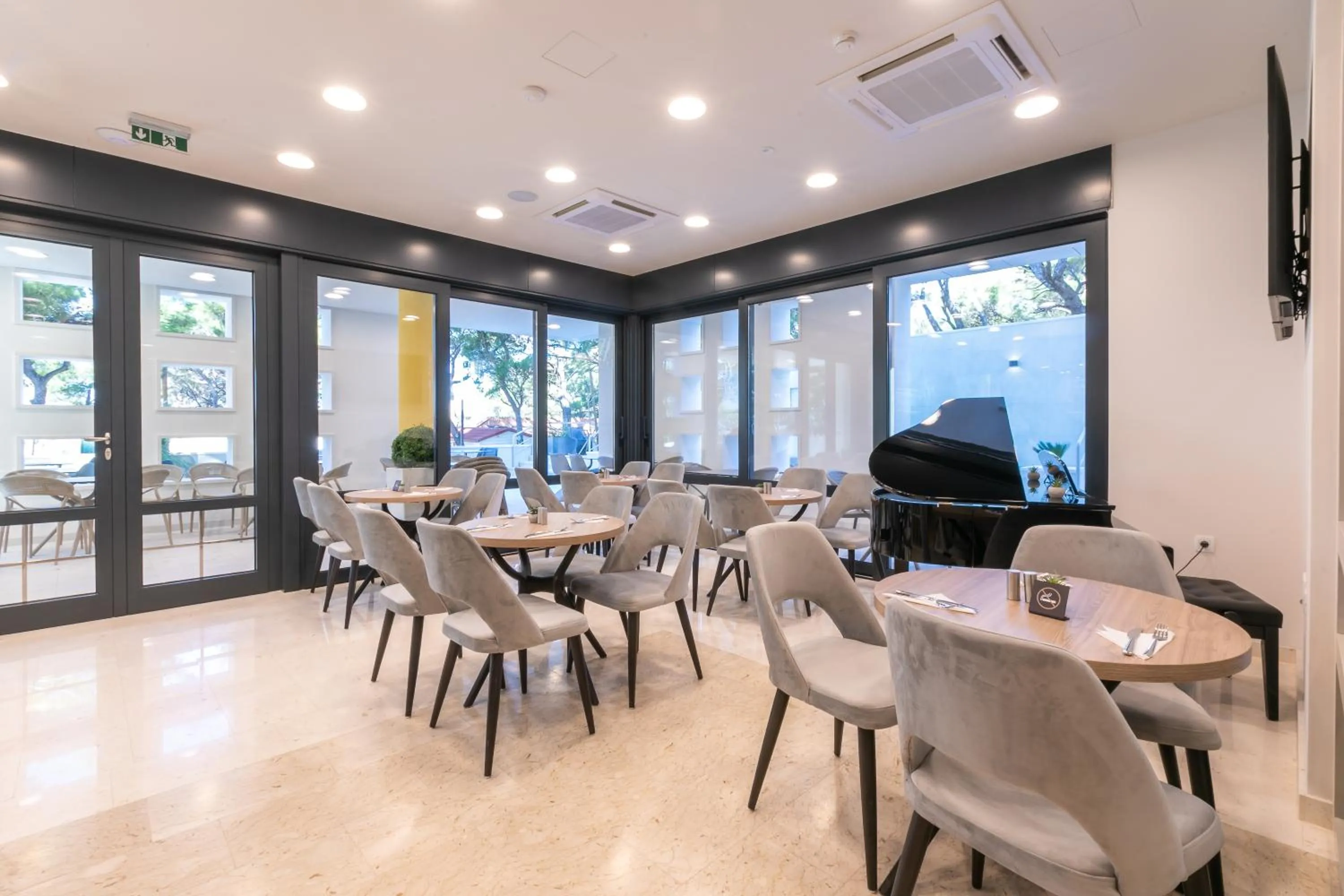 Restaurant/places to eat in Hotel Antonio