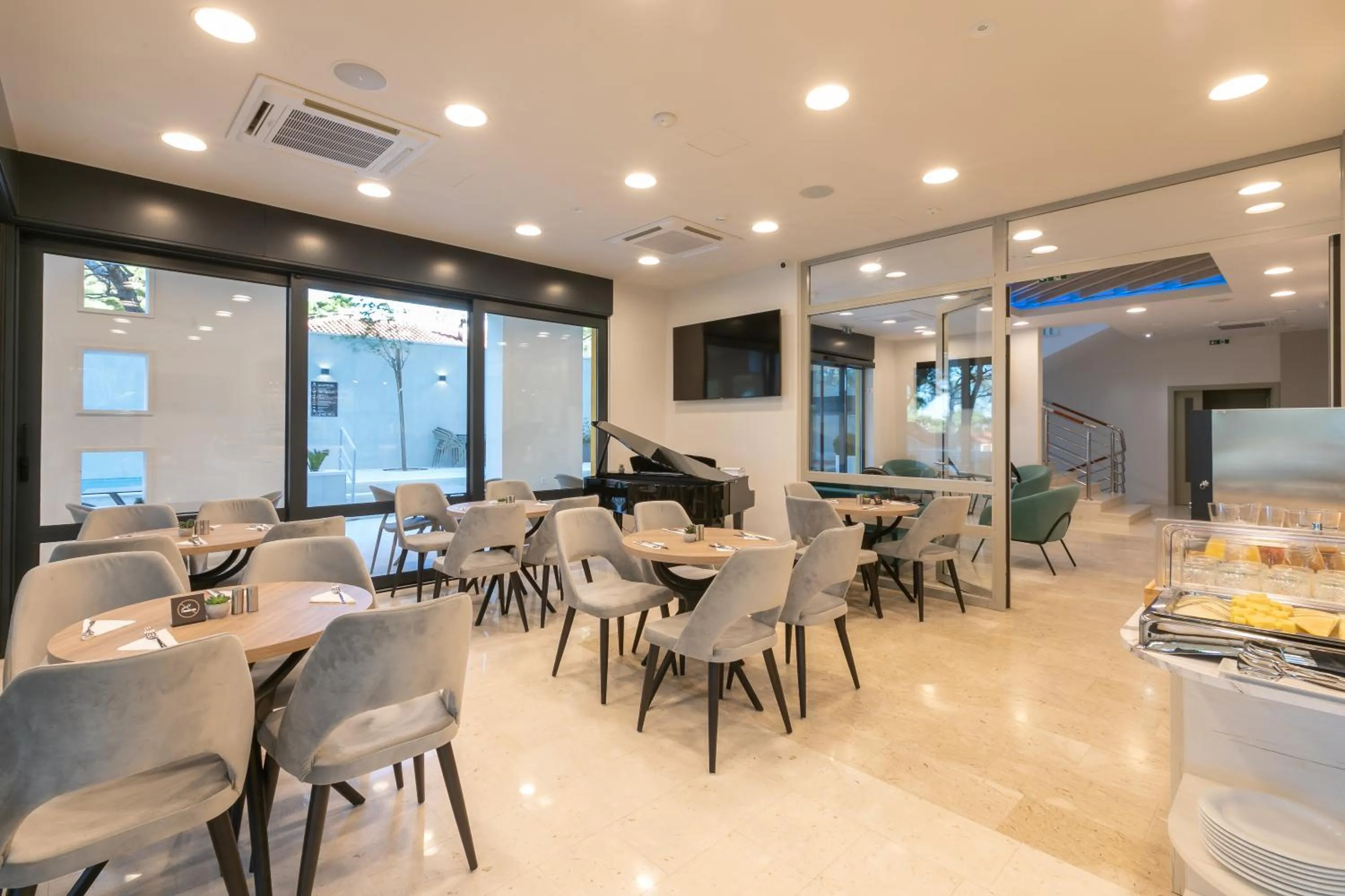 Restaurant/places to eat in Hotel Antonio