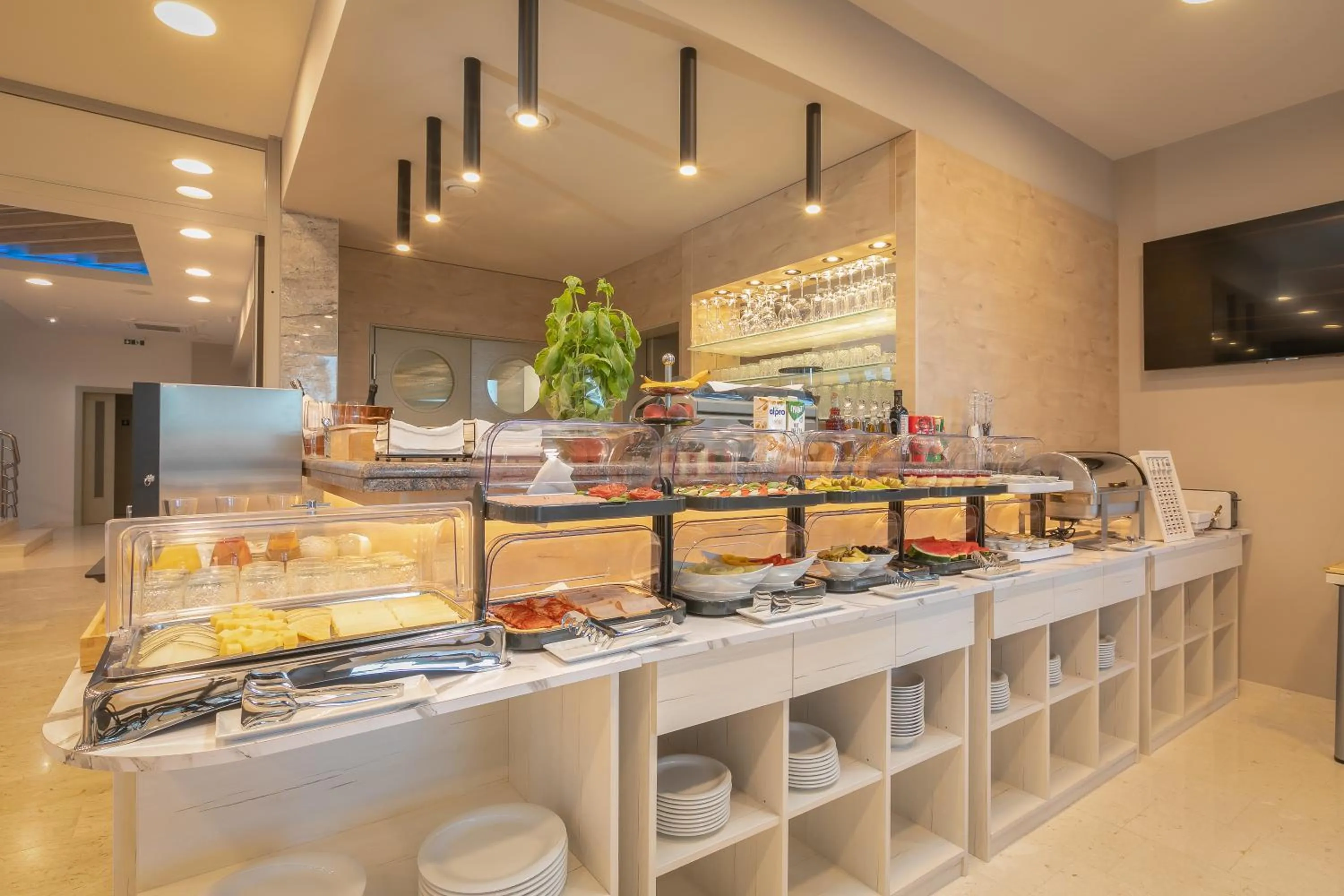 Restaurant/places to eat in Hotel Antonio