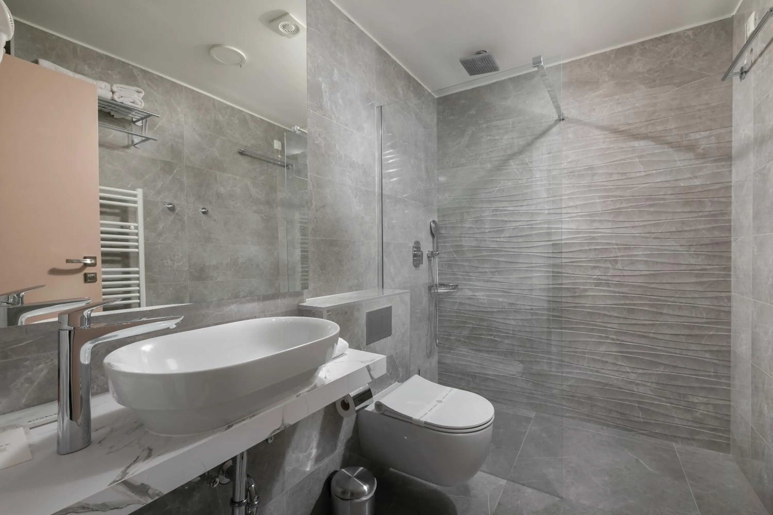 Shower in Hotel Antonio