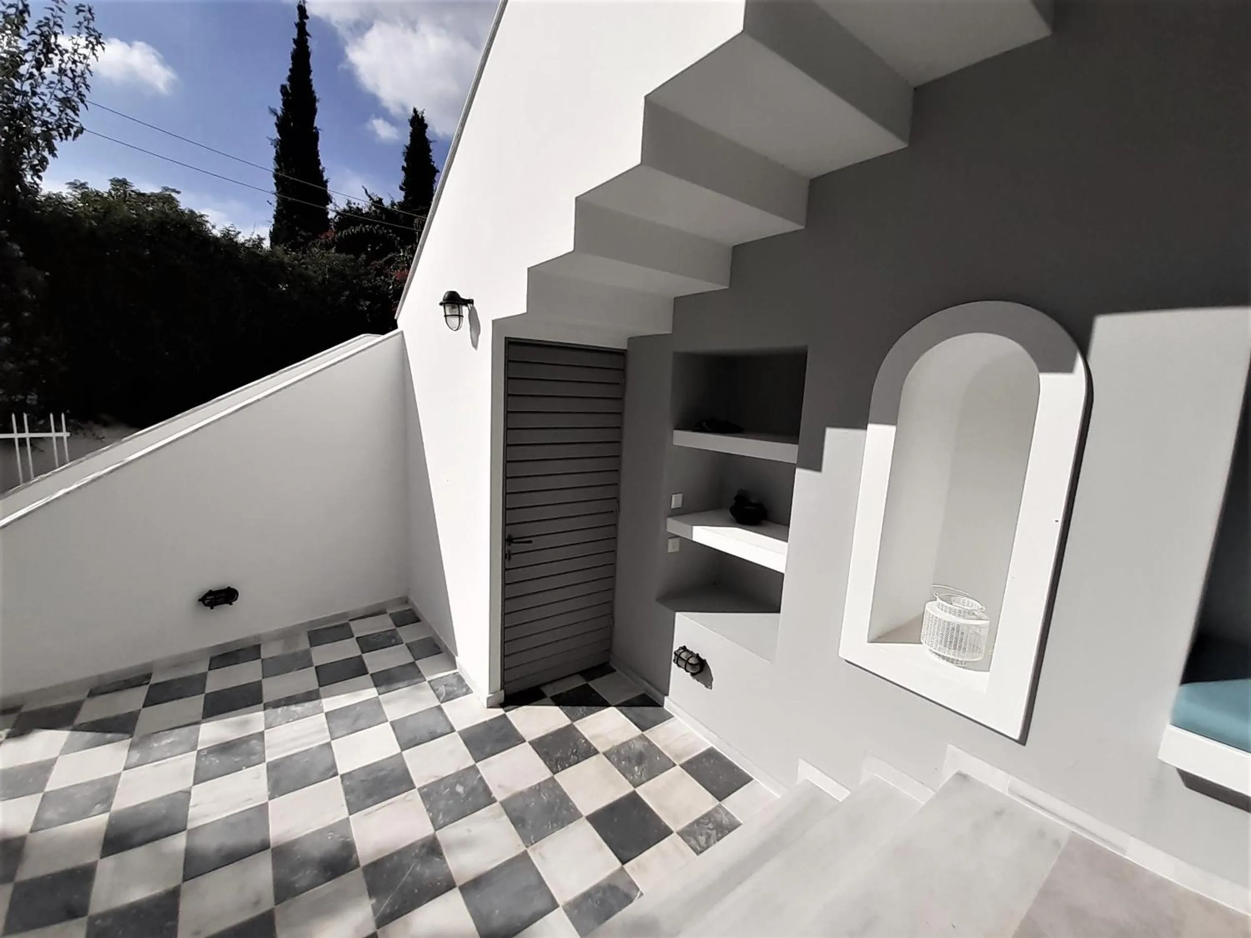 The Elegant Summer House