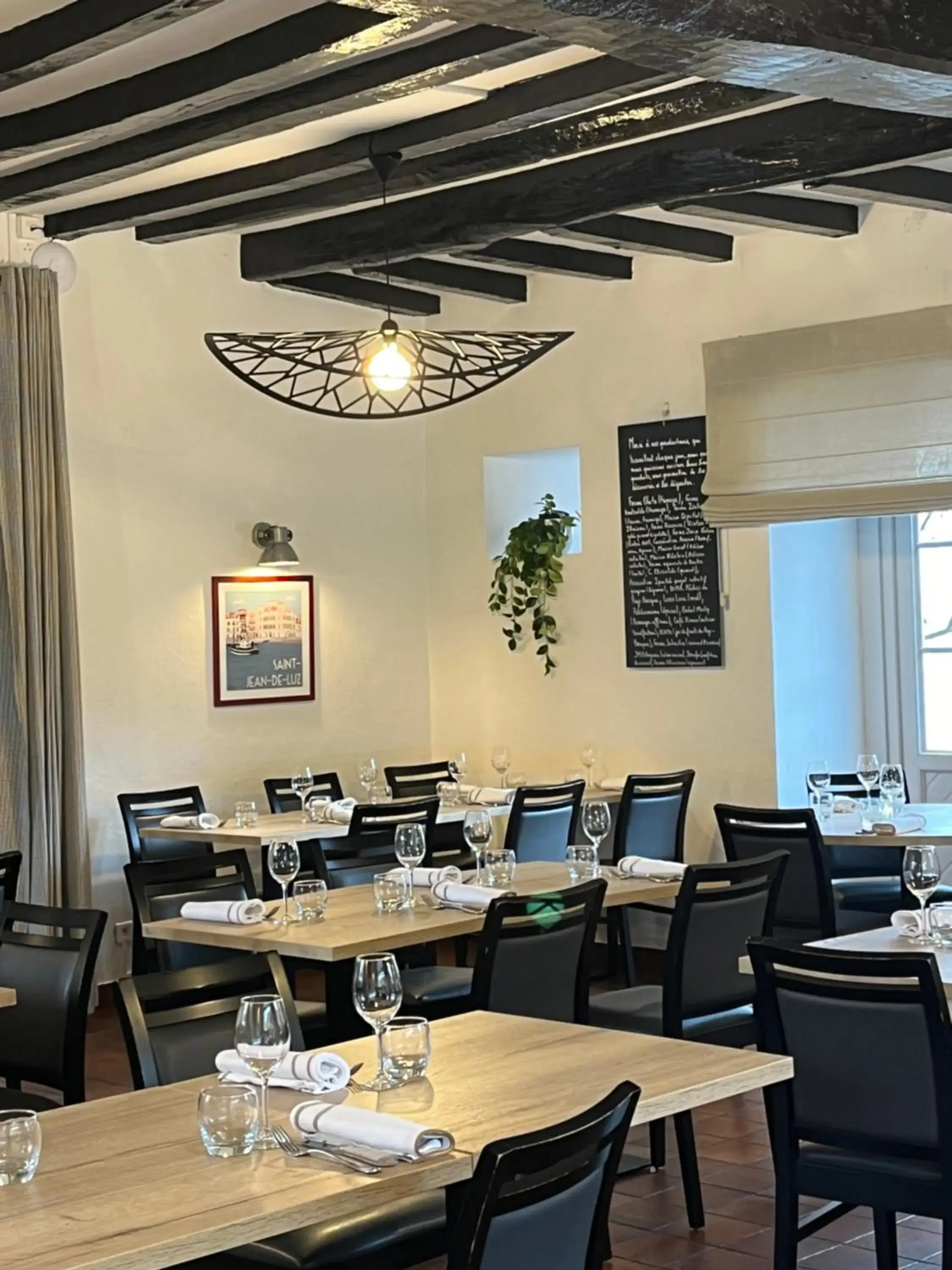 Restaurant/places to eat in Logis Hôtel du Chêne Restaurant/places to eat in Logis Hôtel du Chêne