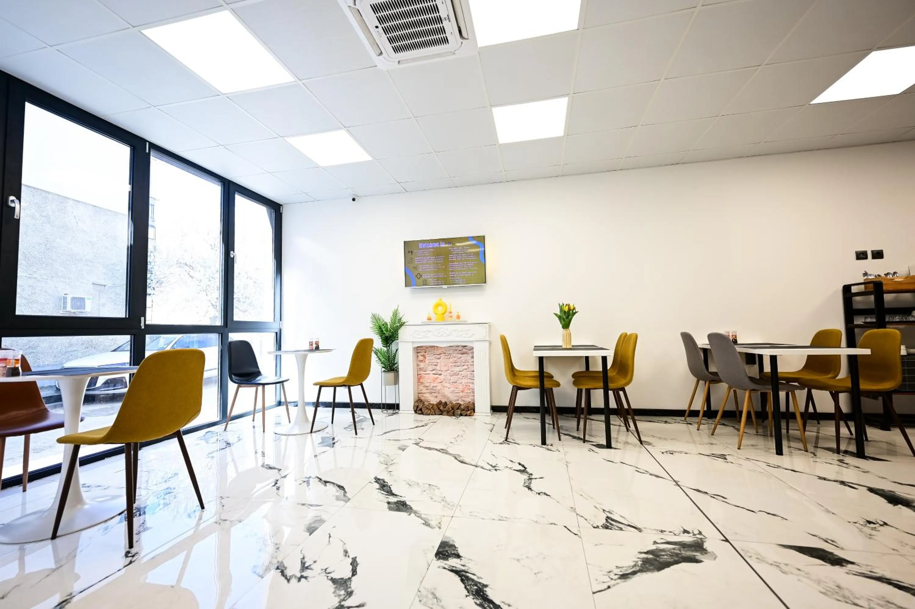 Restaurant/places to eat in RUBO Hotel