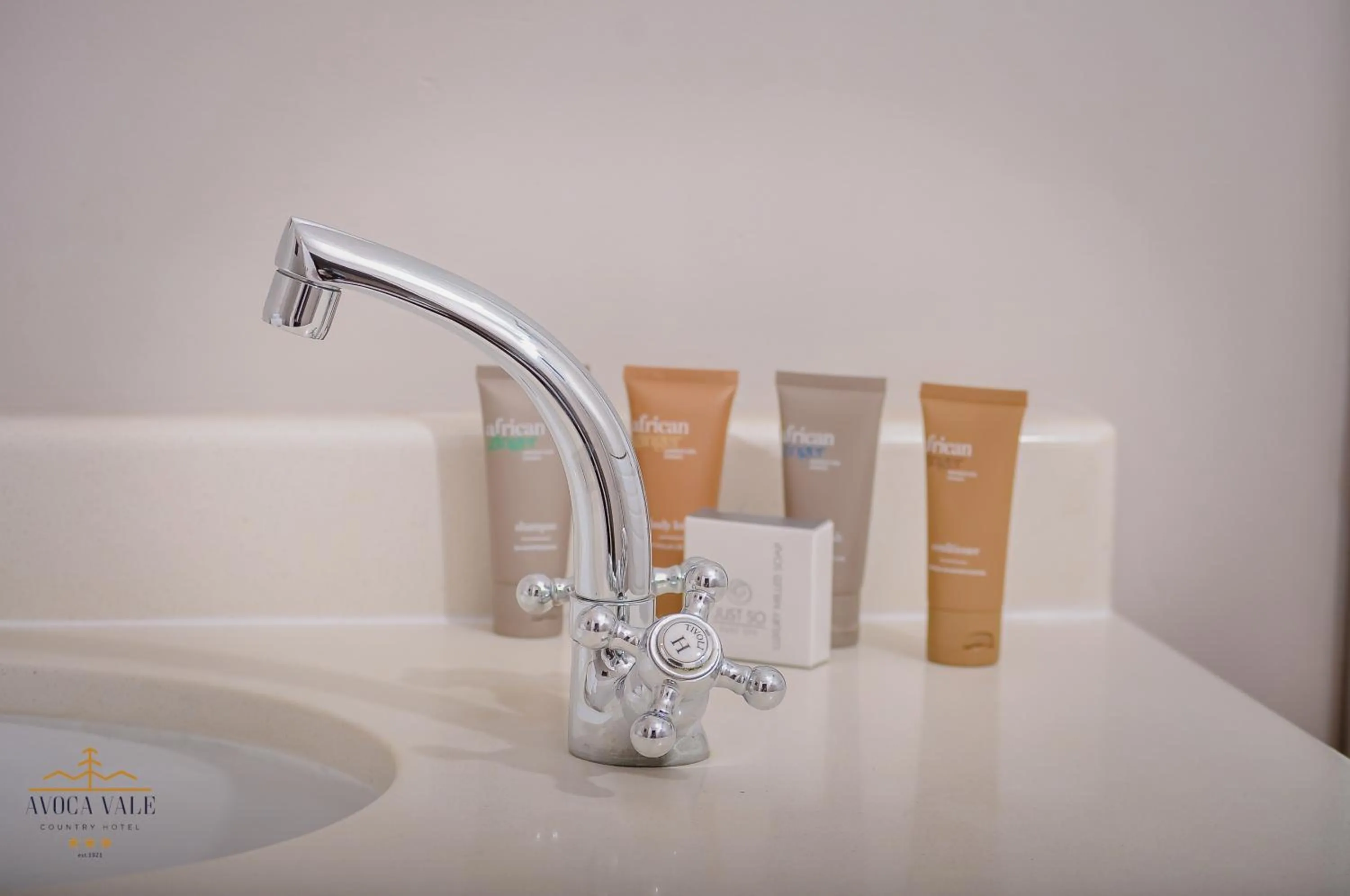 Bathroom in Avoca Vale Country Hotel