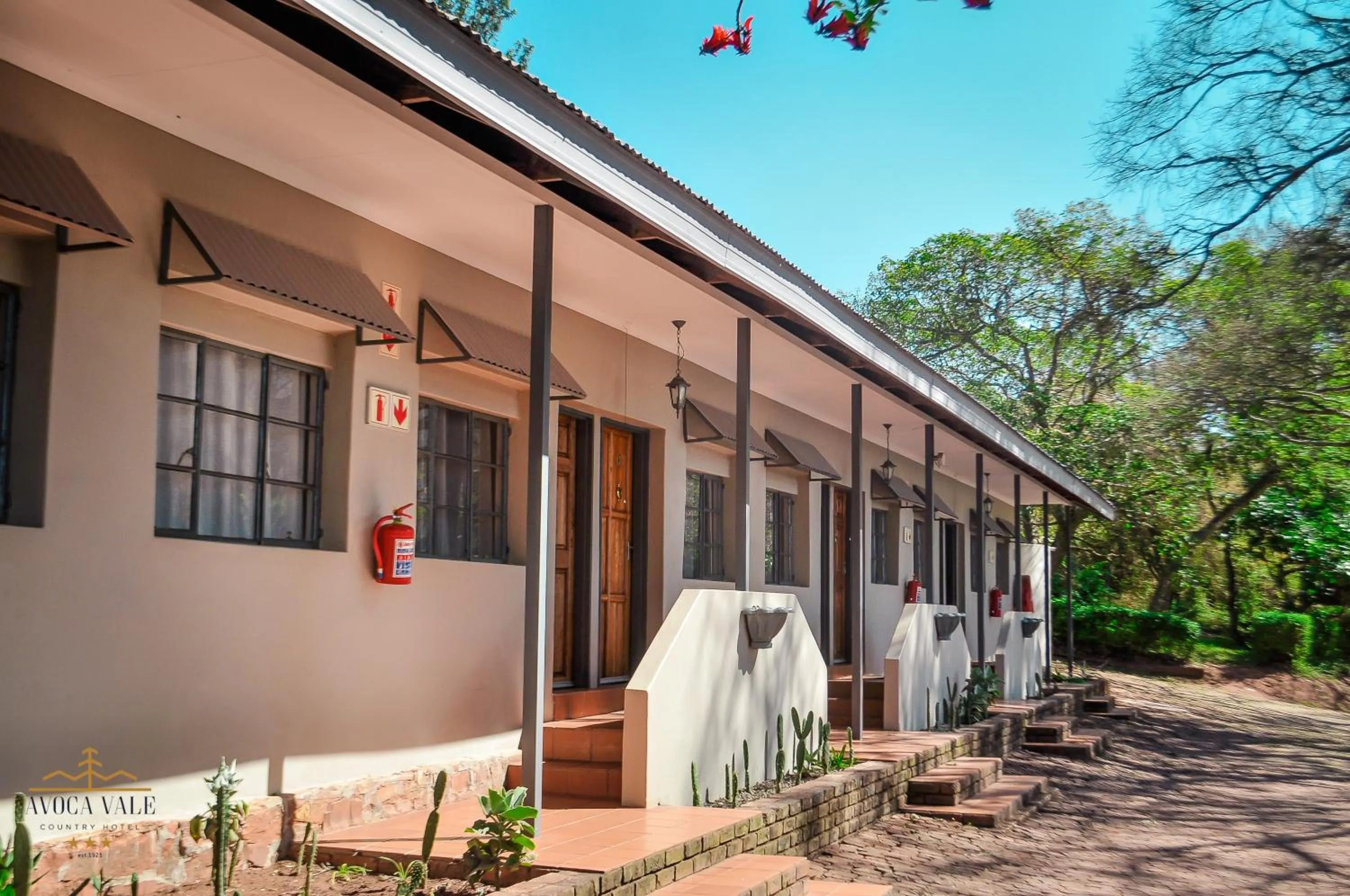 Property building in Avoca Vale Country Hotel