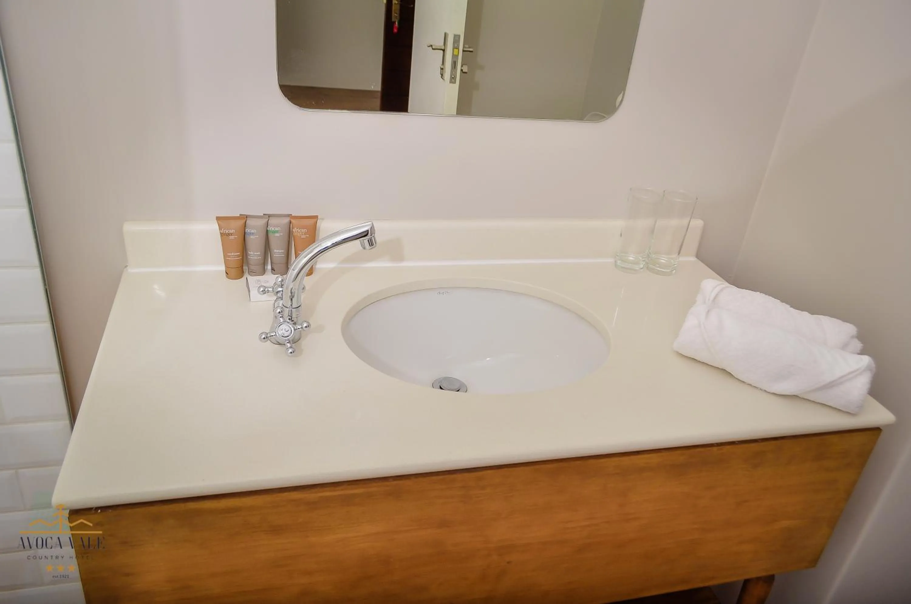 Bathroom in Avoca Vale Country Hotel