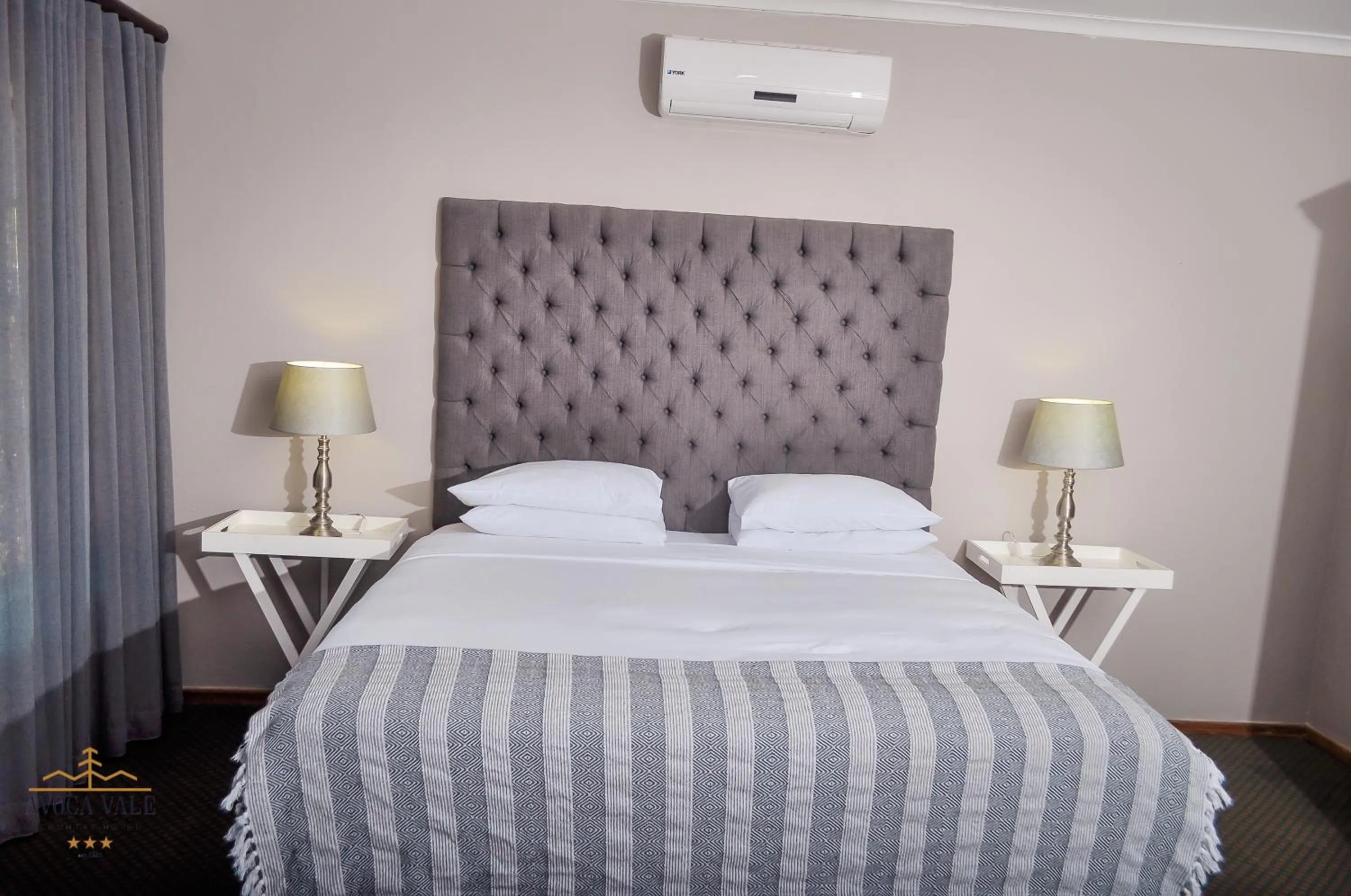 Bed in Avoca Vale Country Hotel