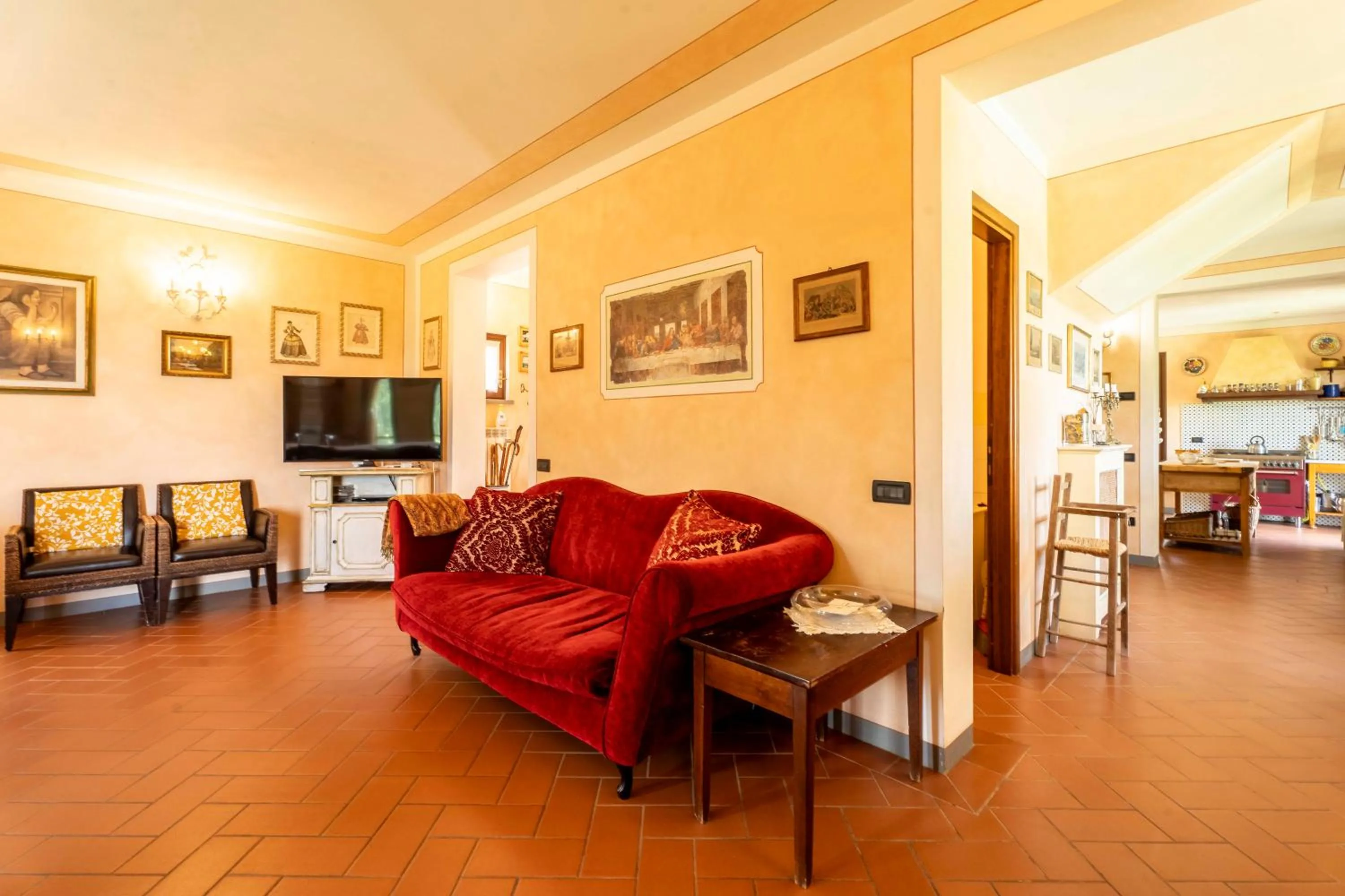 Communal lounge/ TV room in Villa Antica Sosta Renai