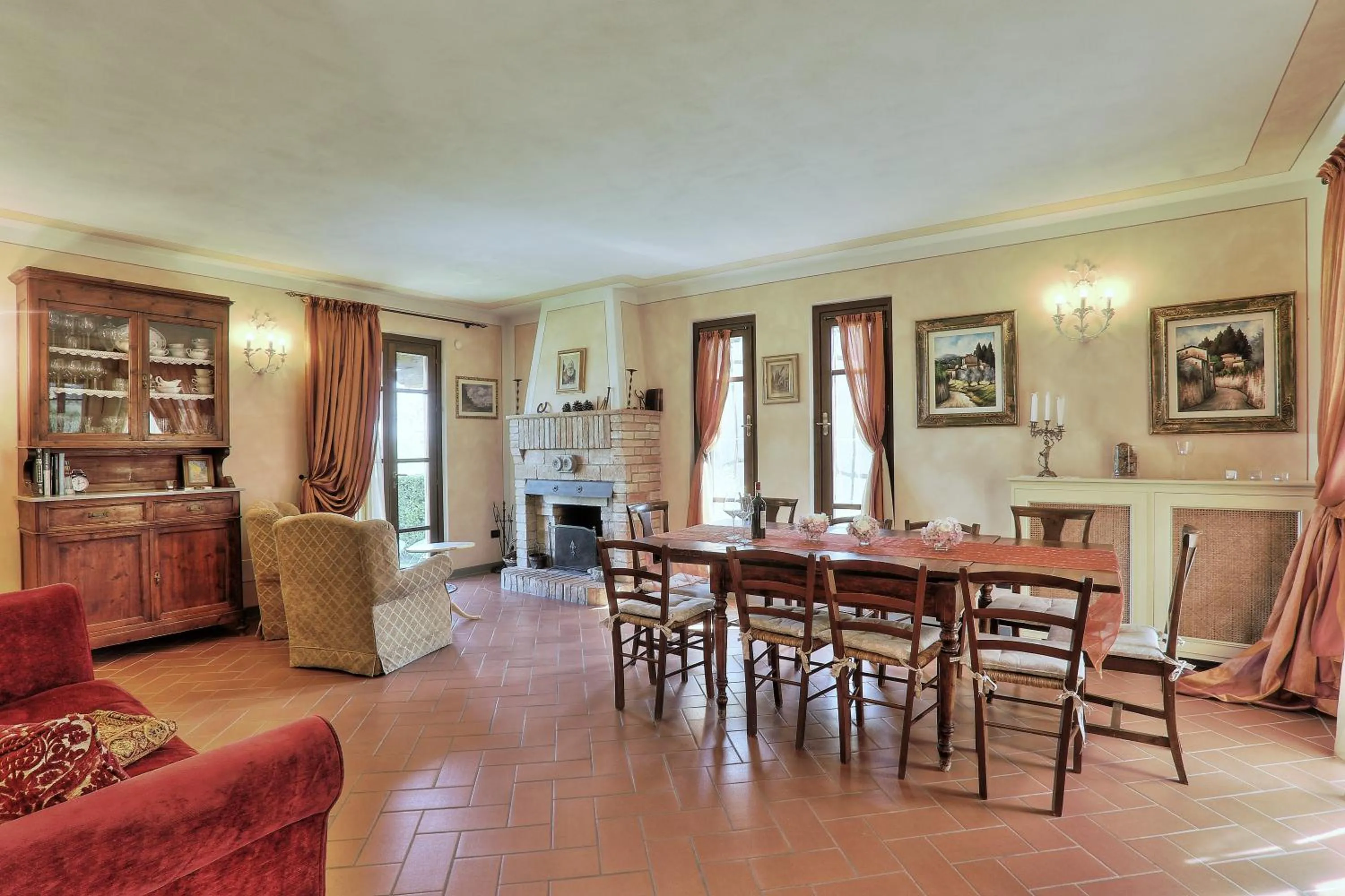 Communal lounge/ TV room in Villa Antica Sosta Renai