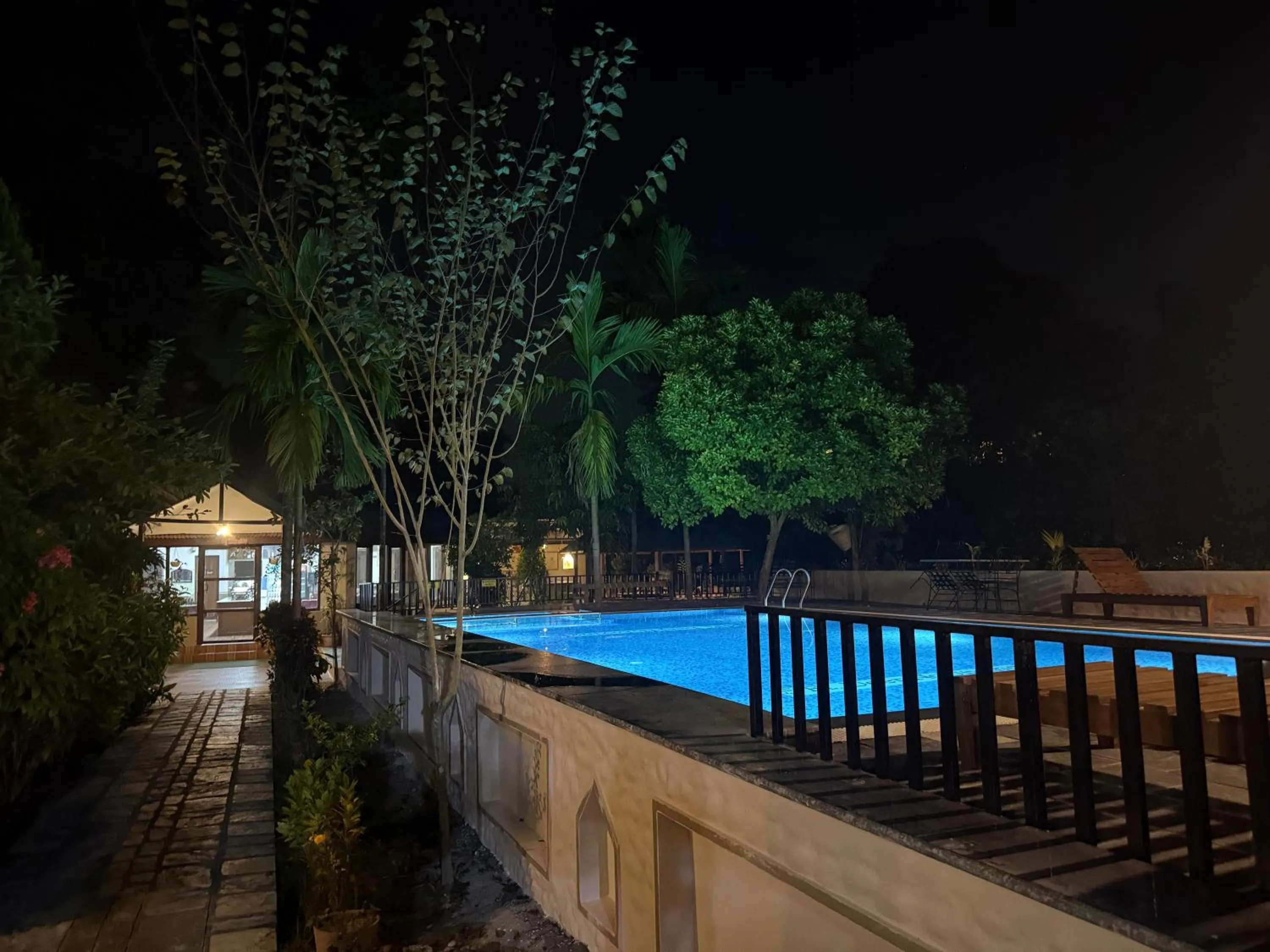 Restaurant/places to eat in Jungle Safari Resort