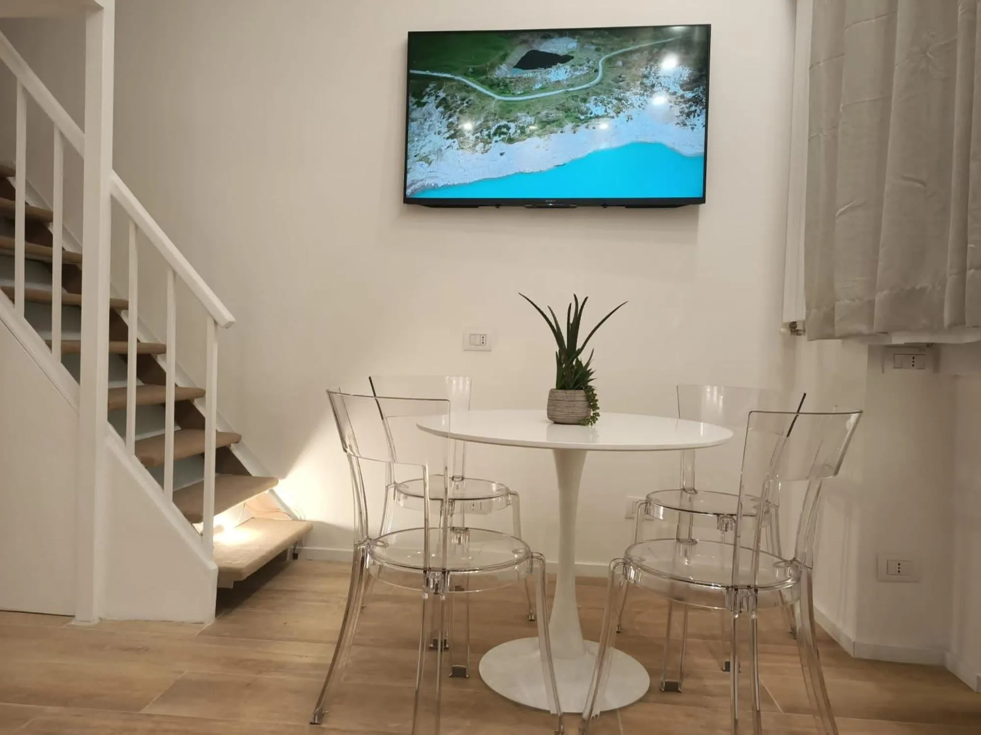 Modern Mini Loft Fleming