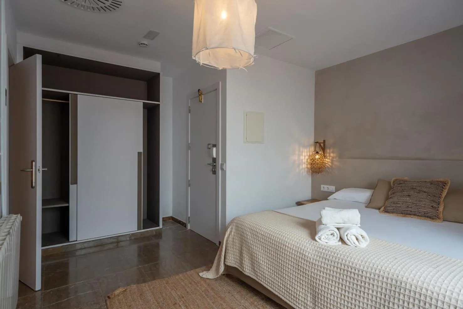 Photo of the whole room, Bed in Hostal Es Niu de Tamariu