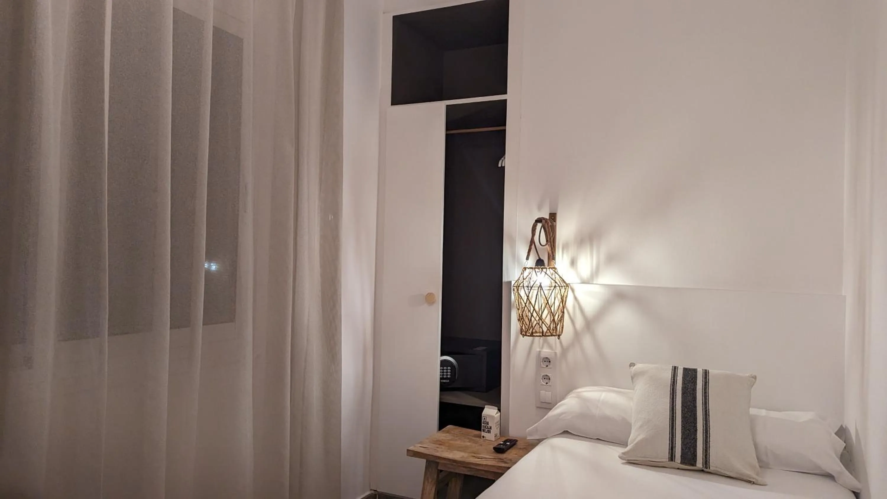 Bed in Hostal Es Niu de Tamariu