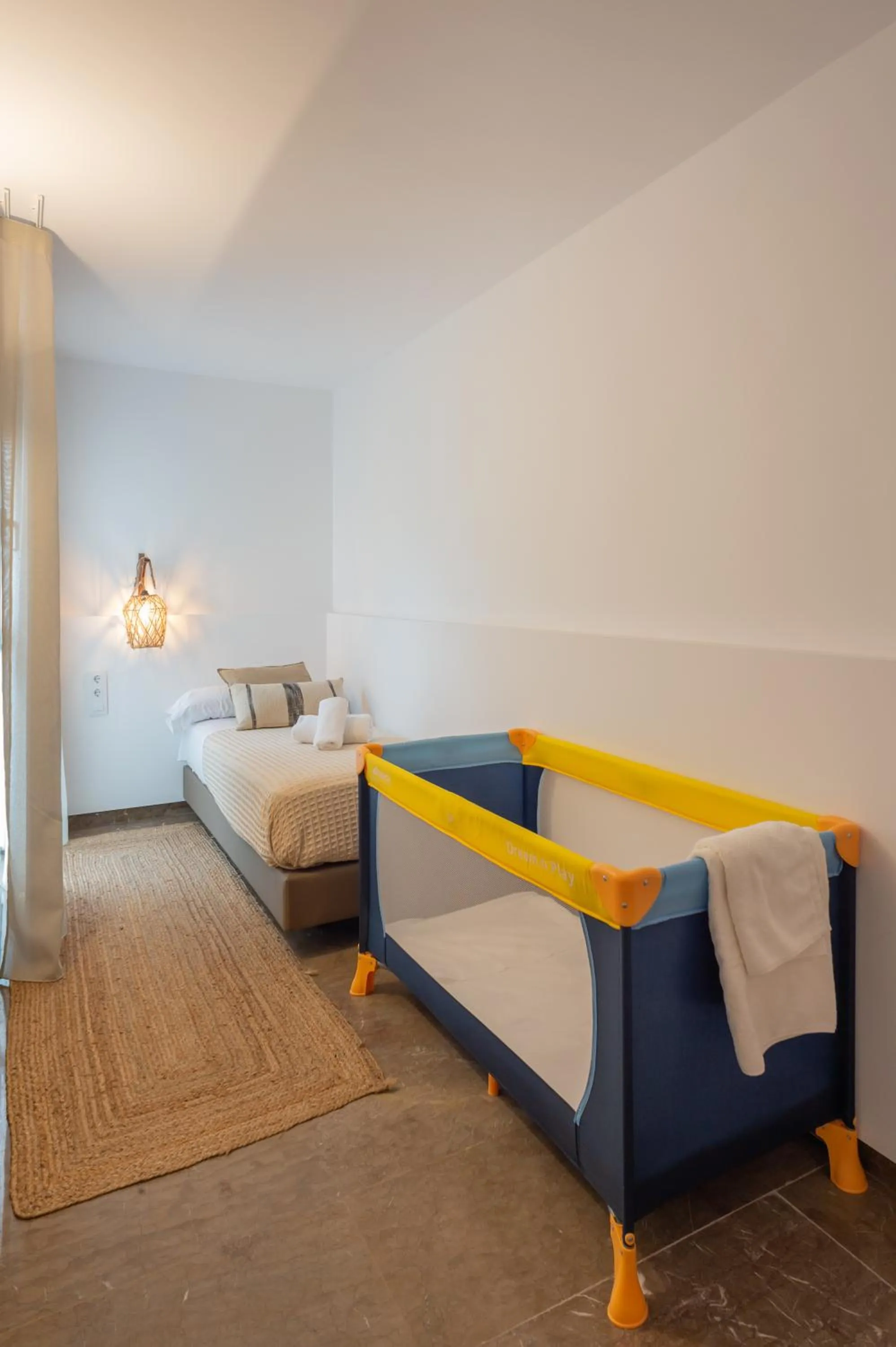 Bed in Hostal Es Niu de Tamariu