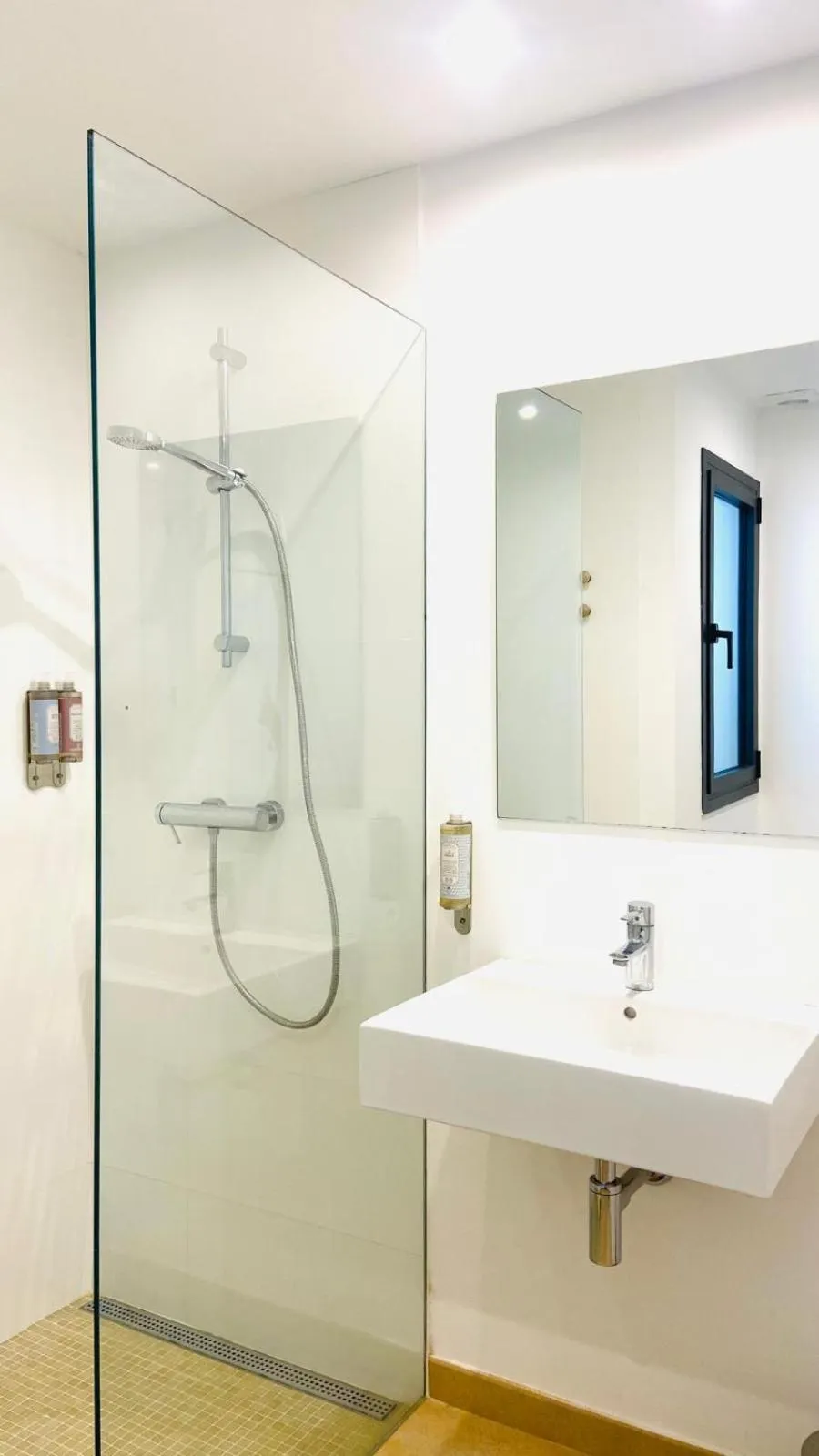 Shower in Hostal Es Niu de Tamariu