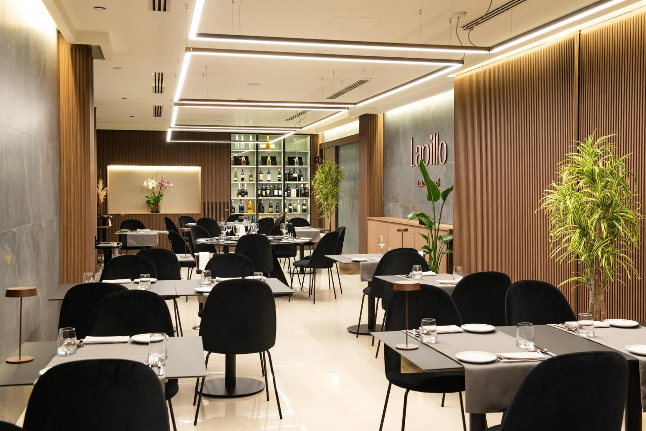 Restaurant/places to eat in Gold Tower Lifestyle Hotel