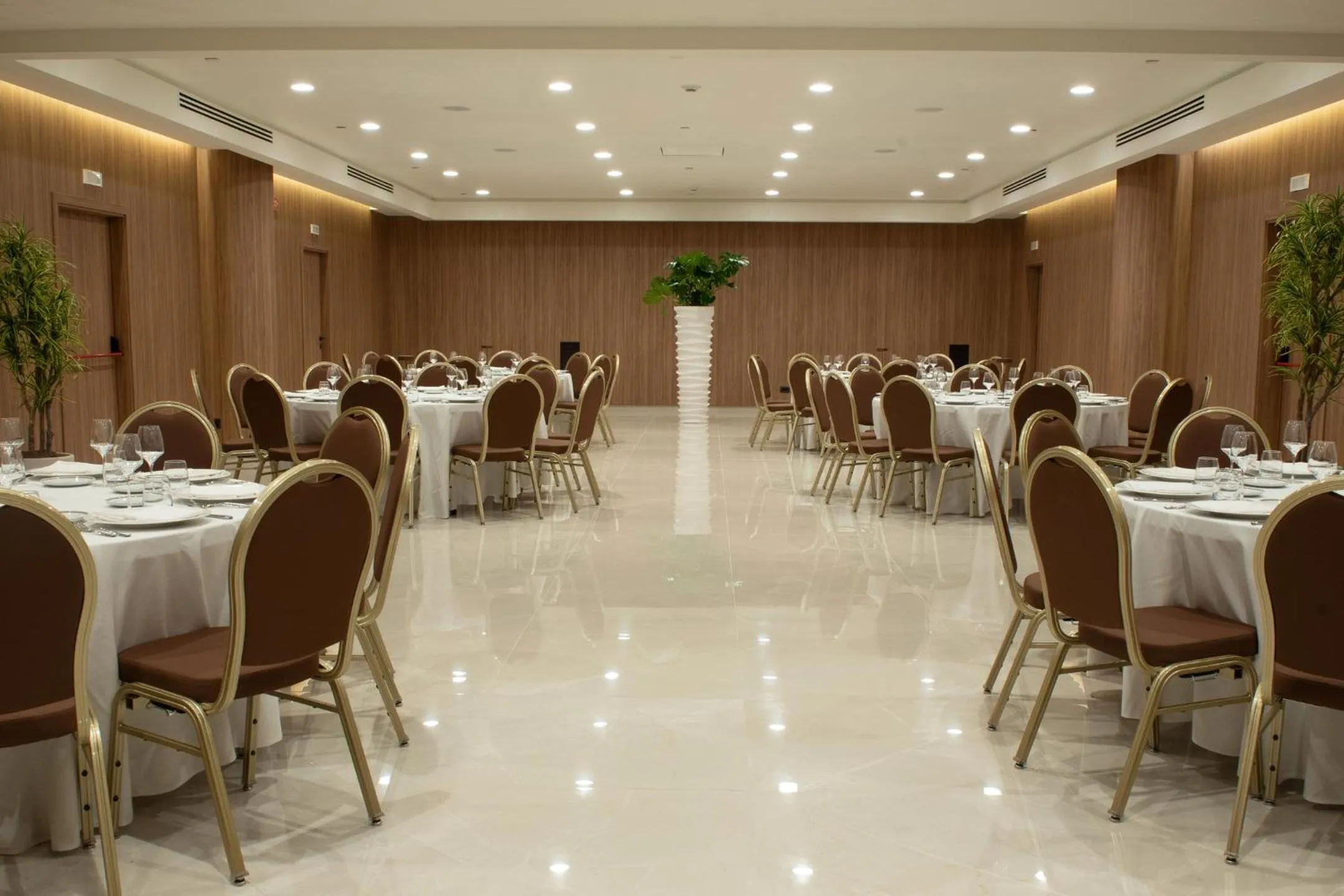 Restaurant/places to eat in Gold Tower Lifestyle Hotel