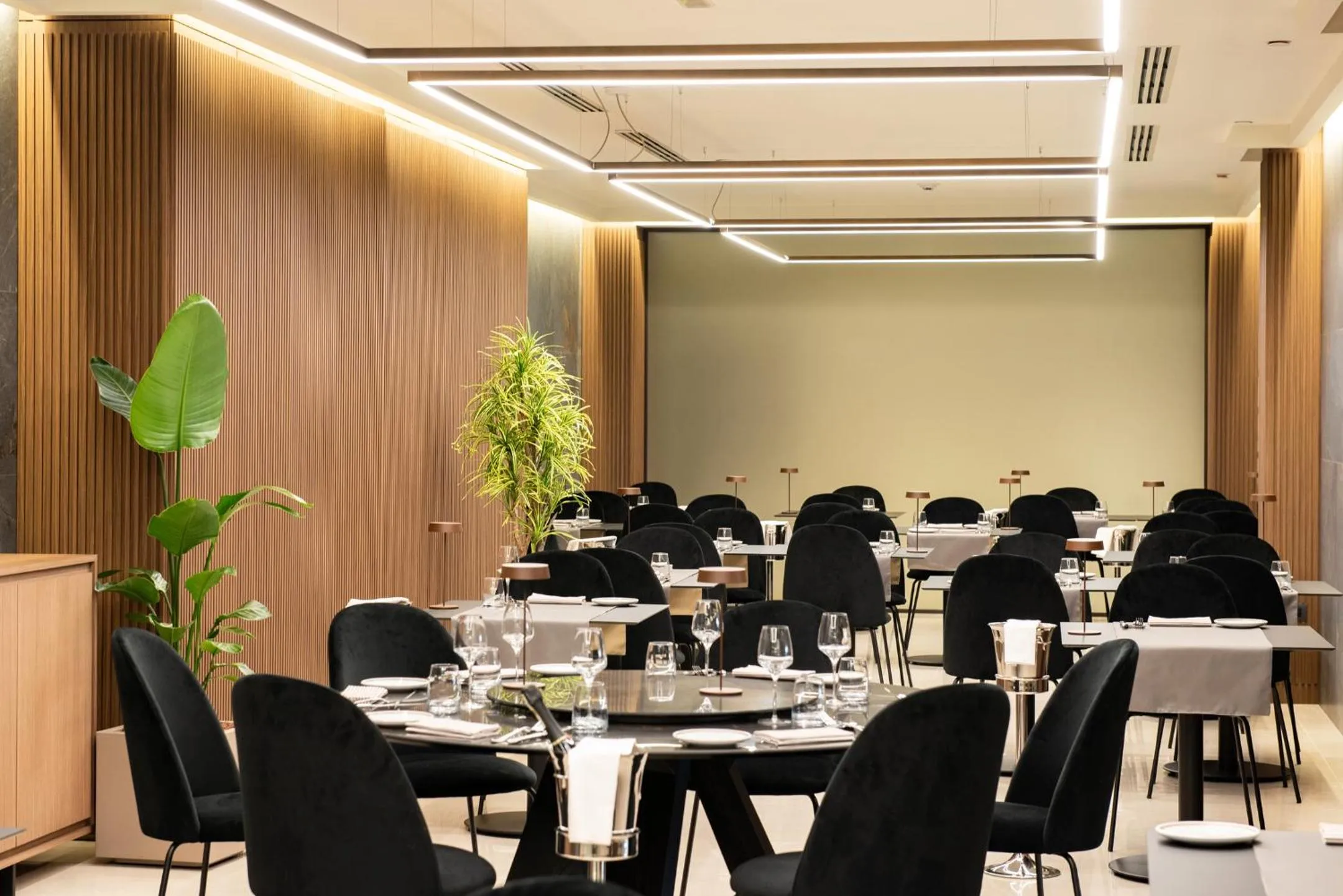Restaurant/places to eat in Gold Tower Lifestyle Hotel