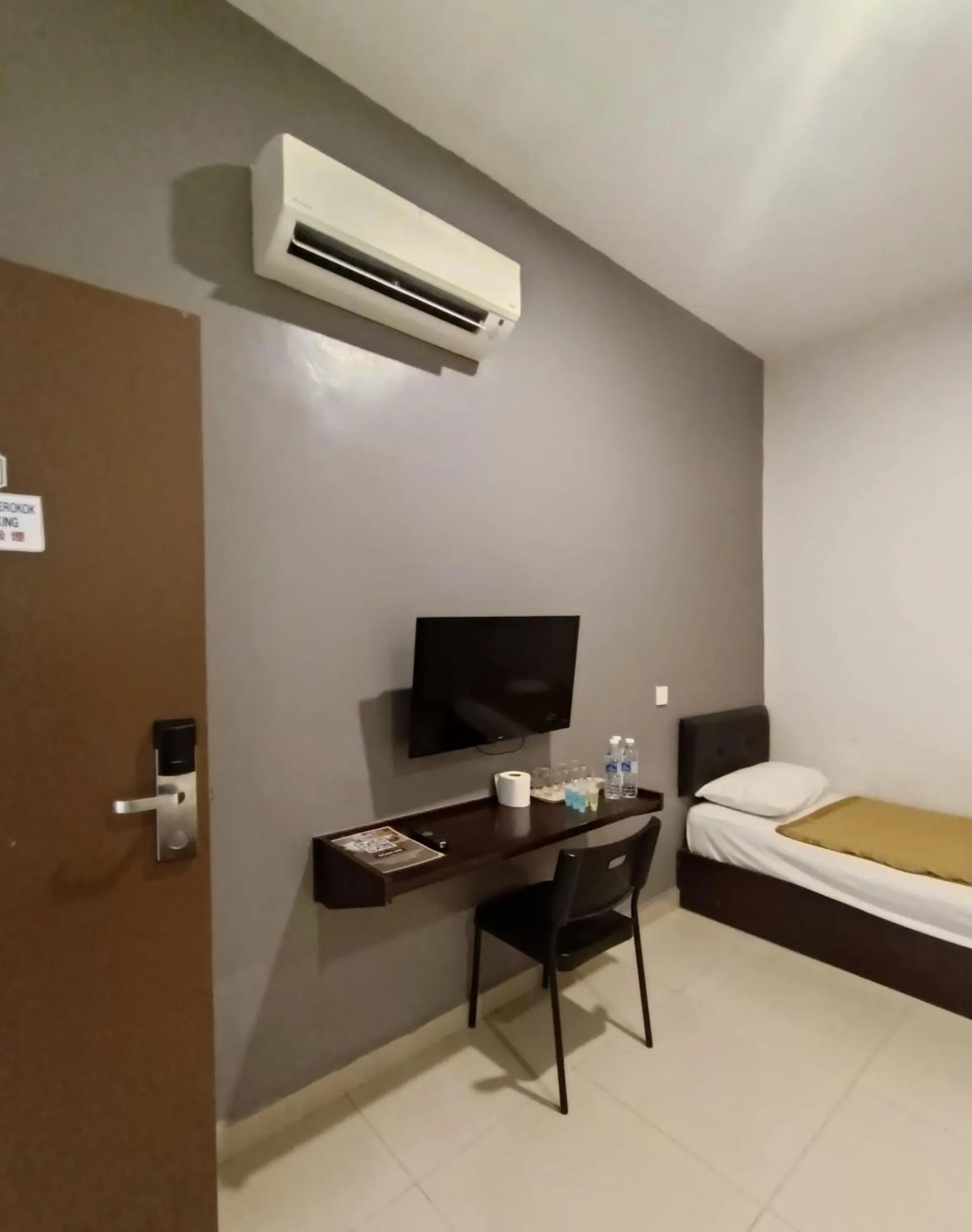 TV and multimedia, Bed in CK Hotel - Self Check In