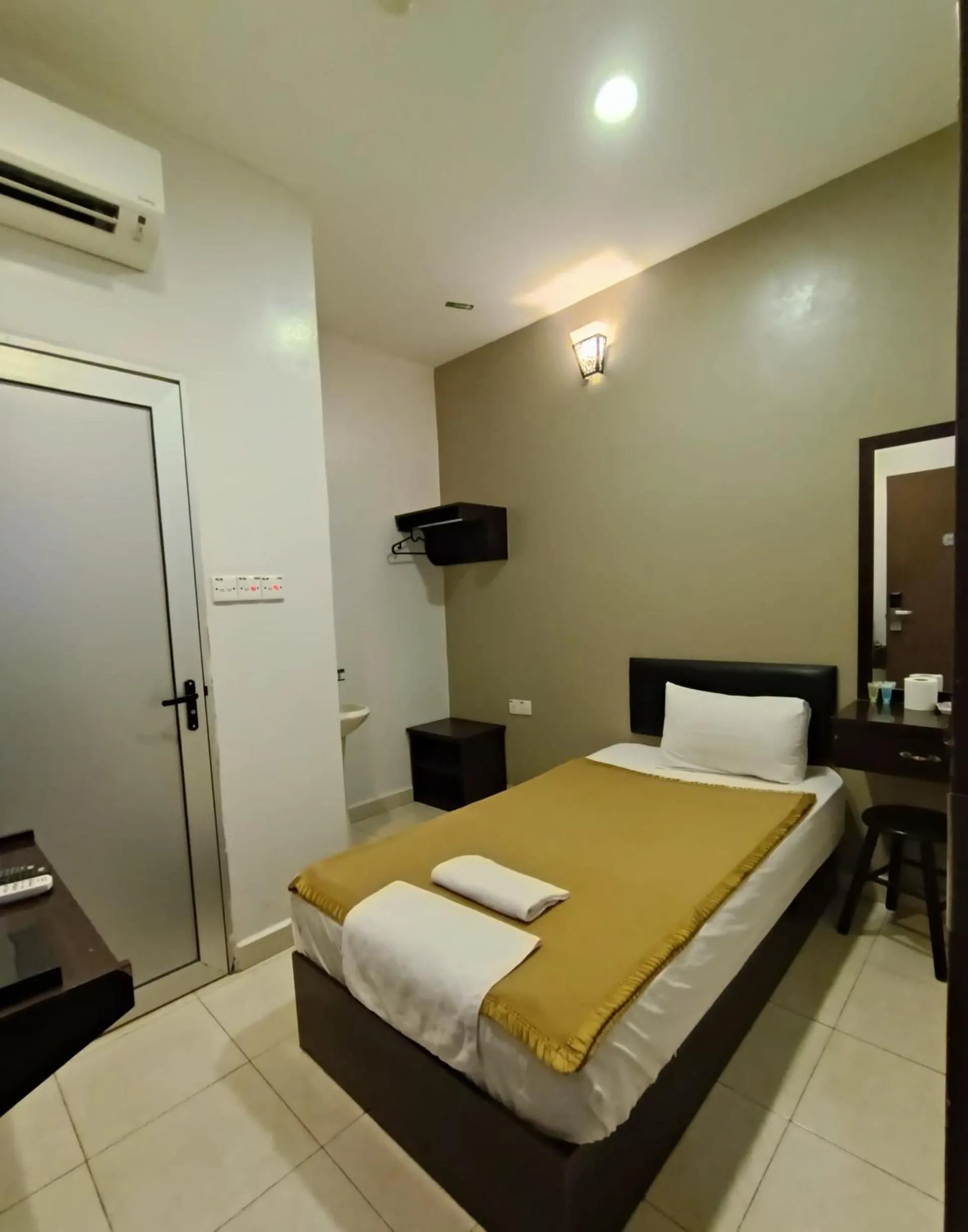 Bedroom, Bed in CK Hotel - Self Check In