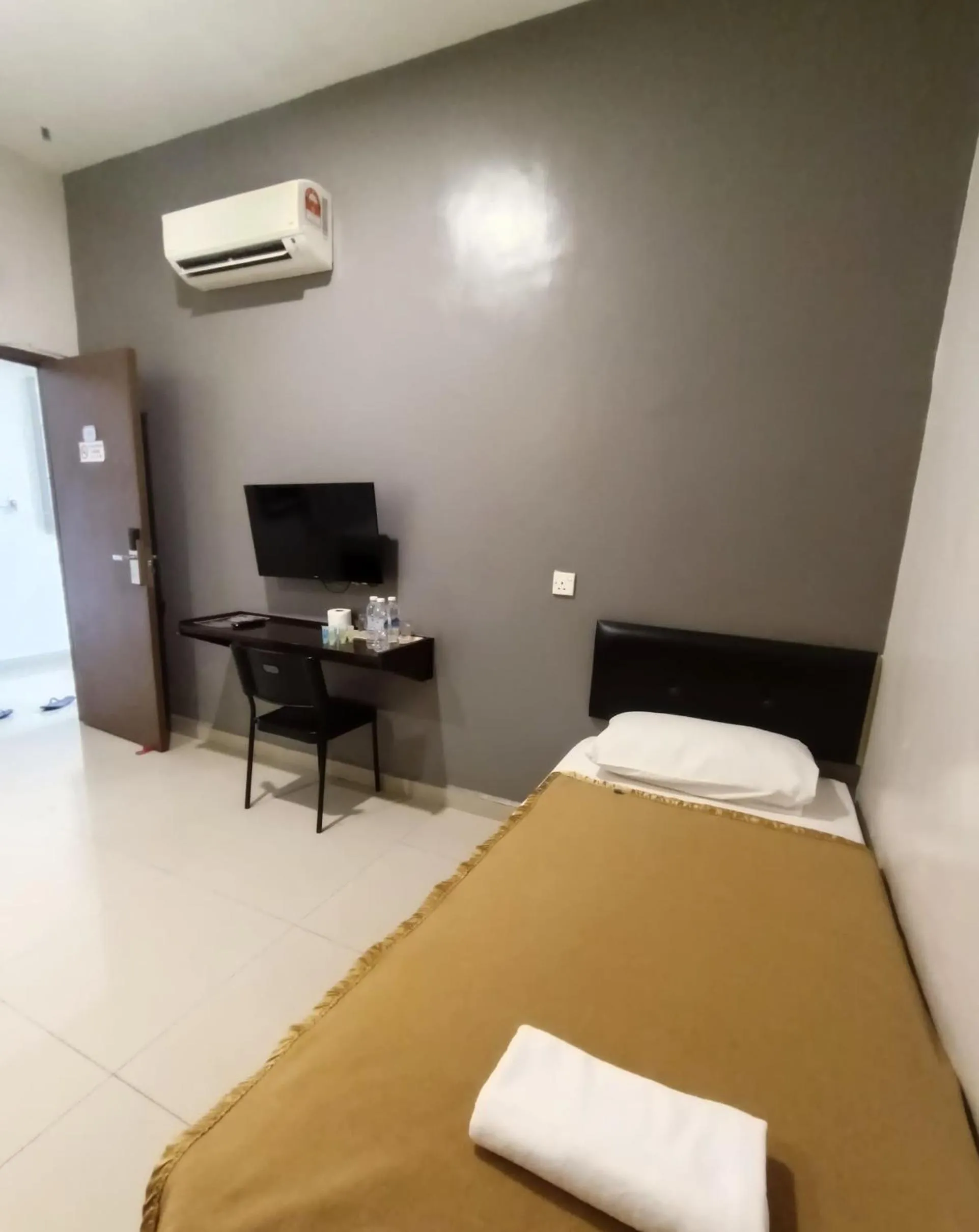 Bedroom, Bed in CK Hotel - Self Check In