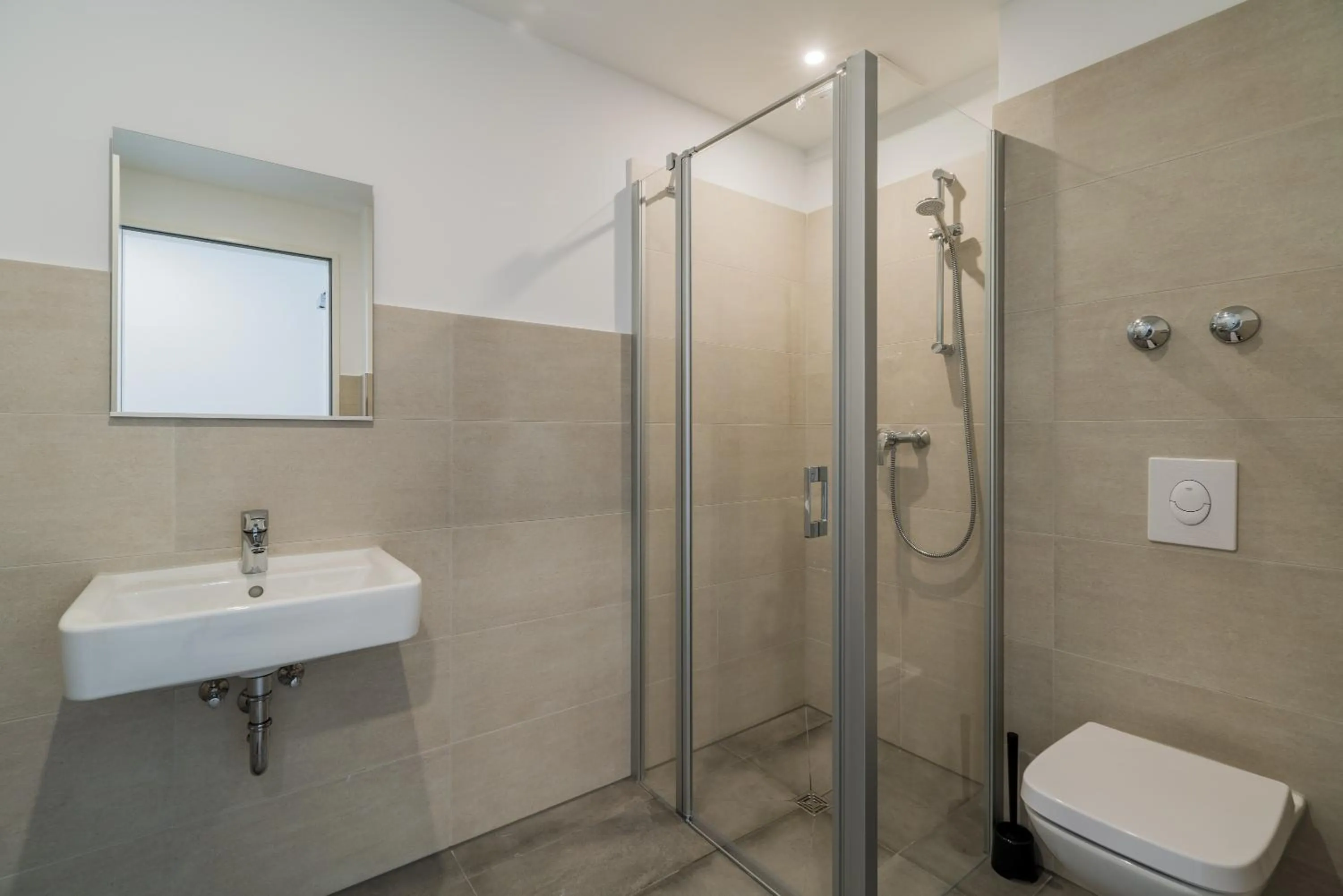 Toilet in Nena Hostel Berlin