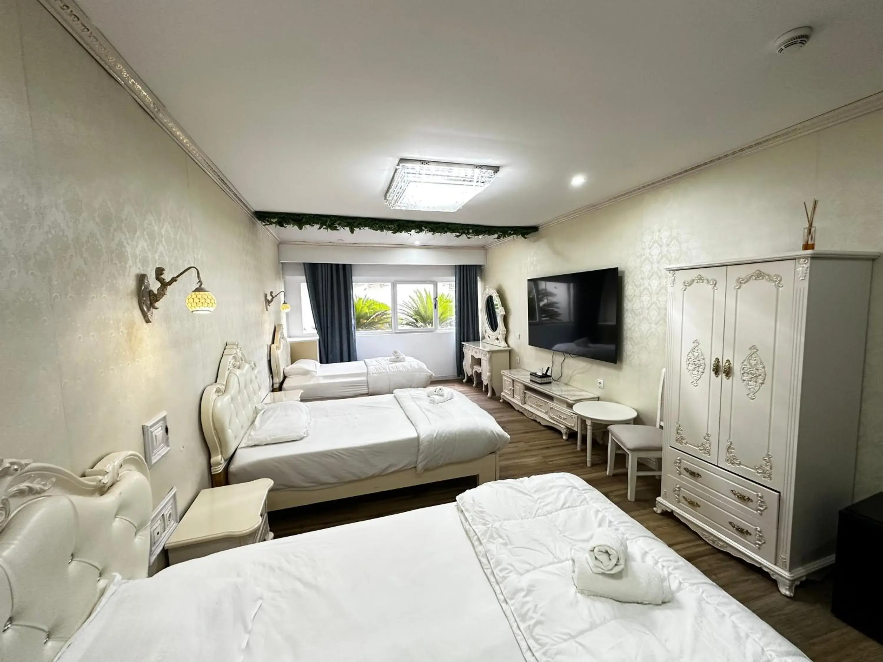 Triple Room with Private Bathroom in HOTEL AVIACIOn Triple Room with Private Bathroom in HOTEL AVIACIOn