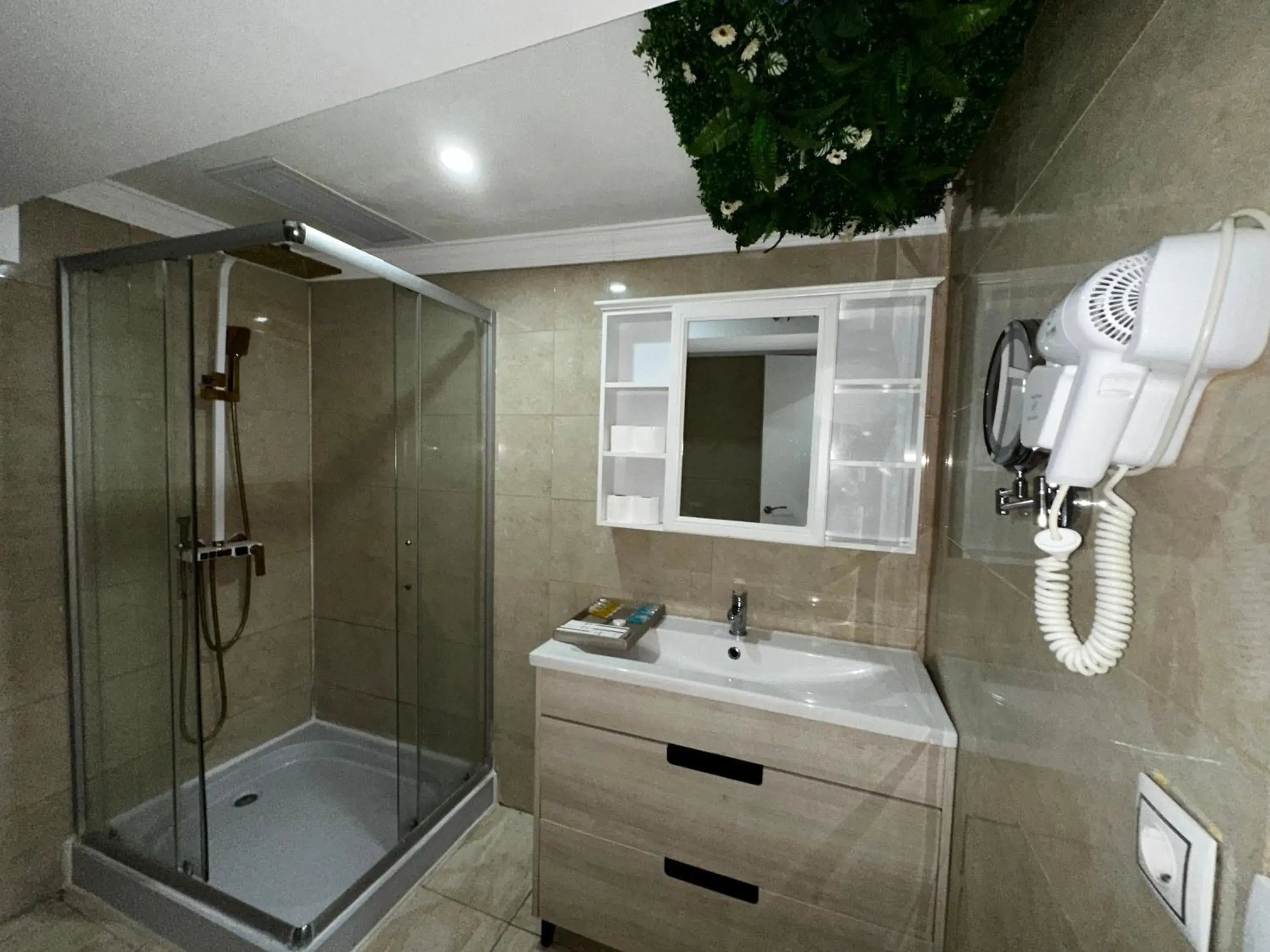 Triple Room with Private Bathroom in HOTEL AVIACIOn Triple Room with Private Bathroom in HOTEL AVIACIOn