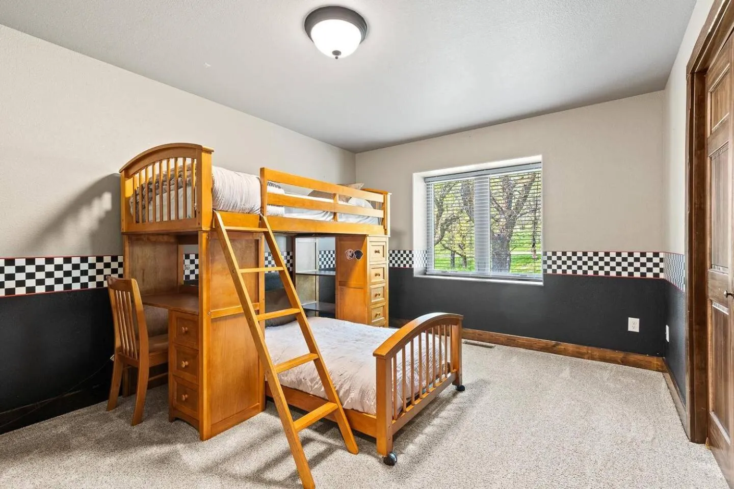 Bed in Larkspur Hills