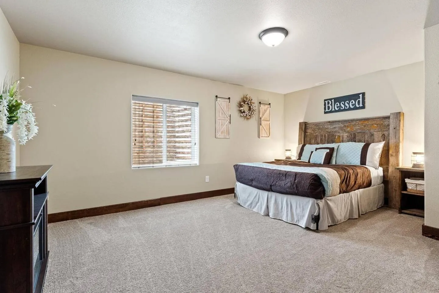 Bed in Larkspur Hills